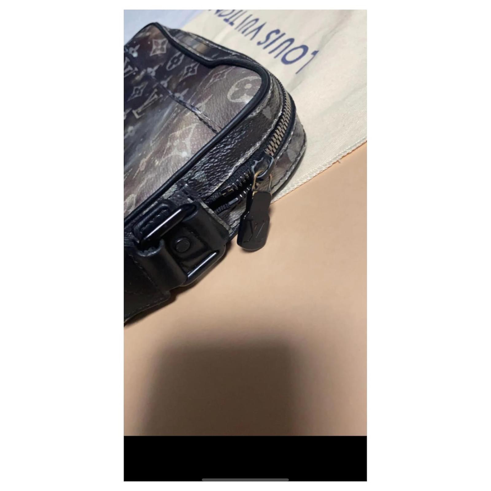 Louis Vuitton 2018 Pre-owned Monogram Galaxy Alpha Messenger Bag - Black