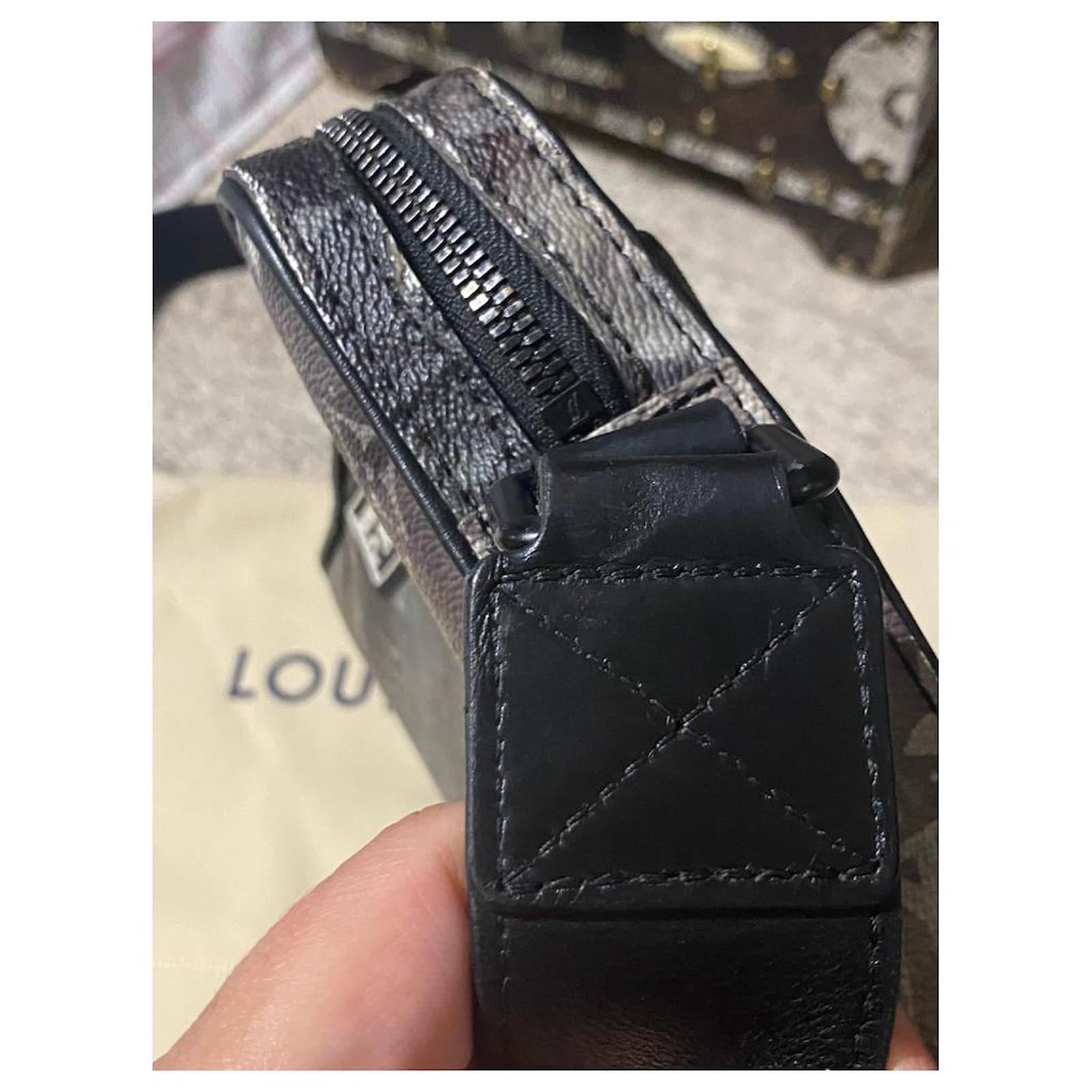 Louis Vuitton ALPHA MESSENGER GALAXY Black Leather ref.820140 - Joli Closet