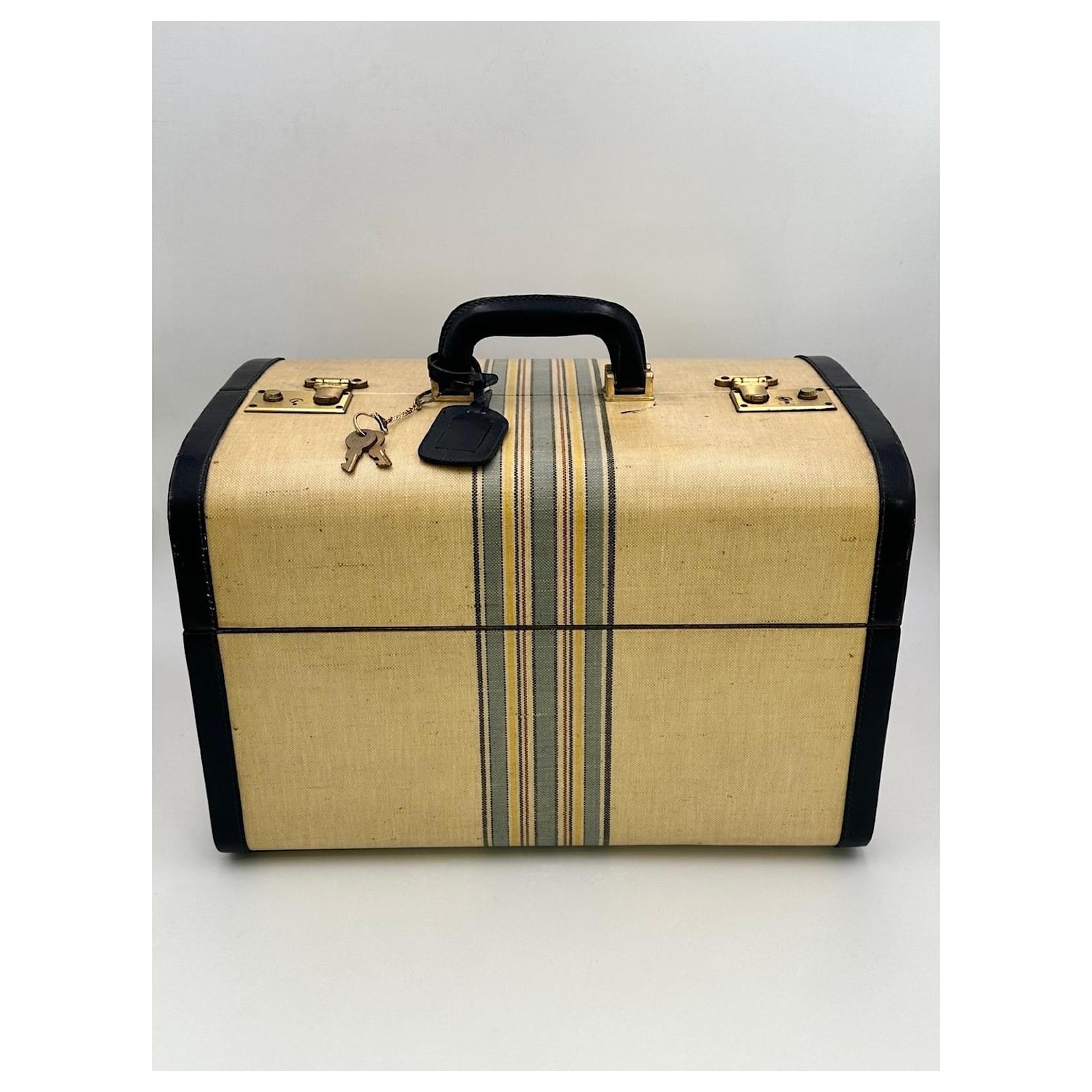 Prada vintage parchment trunk suitcase Eggshell ref.821875 - Joli
