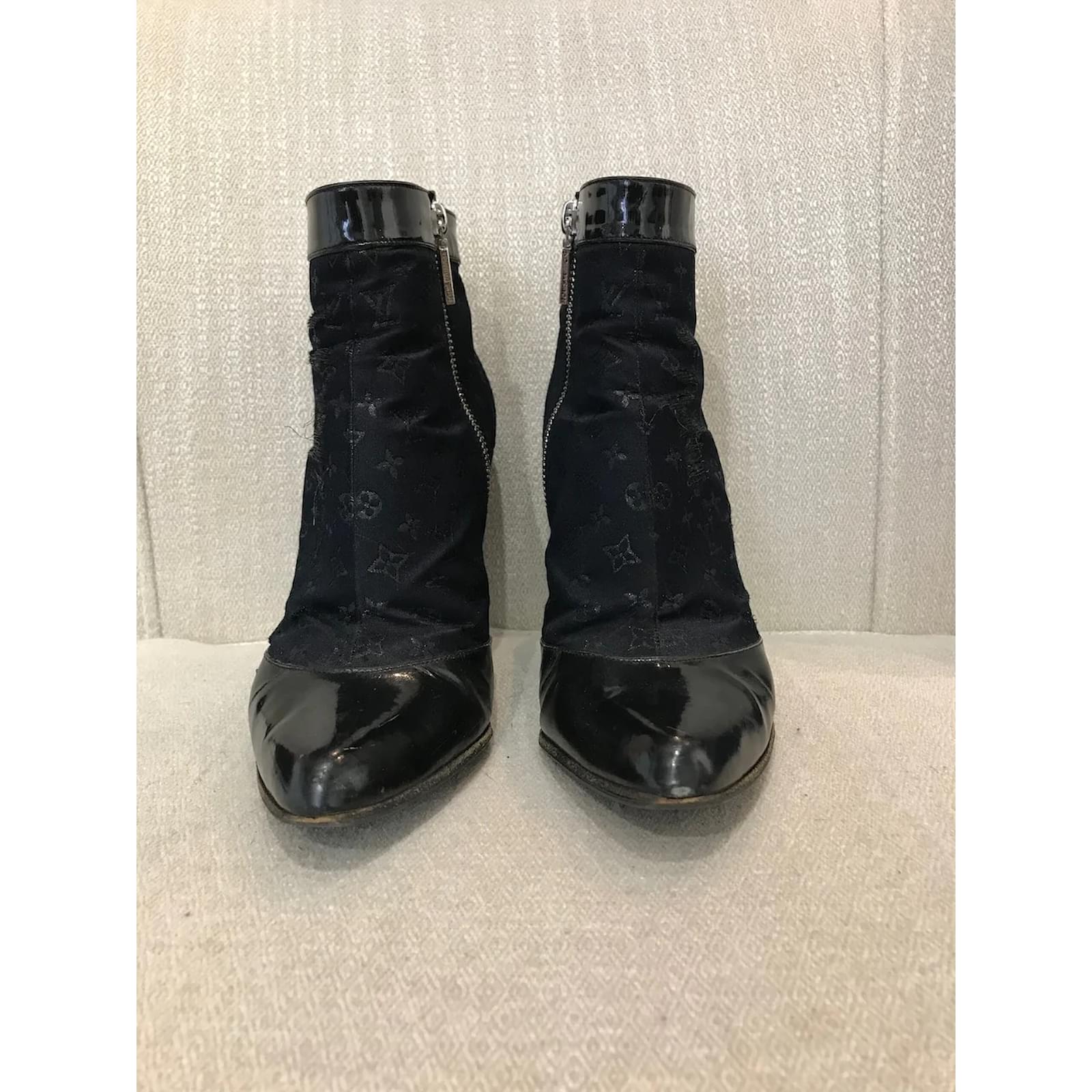 LOUIS VUITTON Ankle boots T.eu 37 Leather Black ref.827414 - Joli