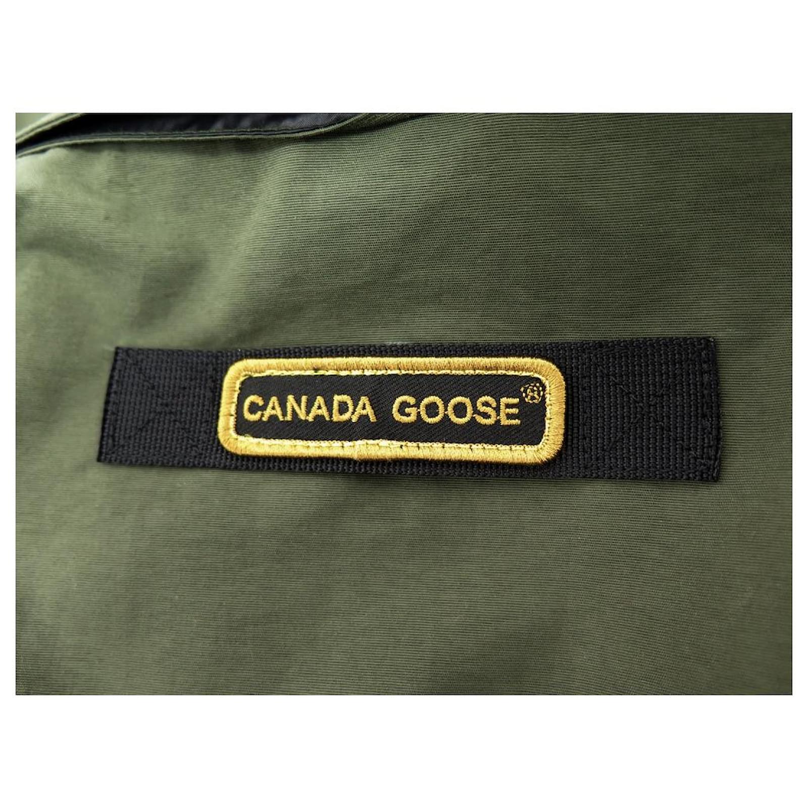 NEW CANADA GOOSE VOYAGER JACKET 2404M SIZE XL 44 NYLON COAT DOWN