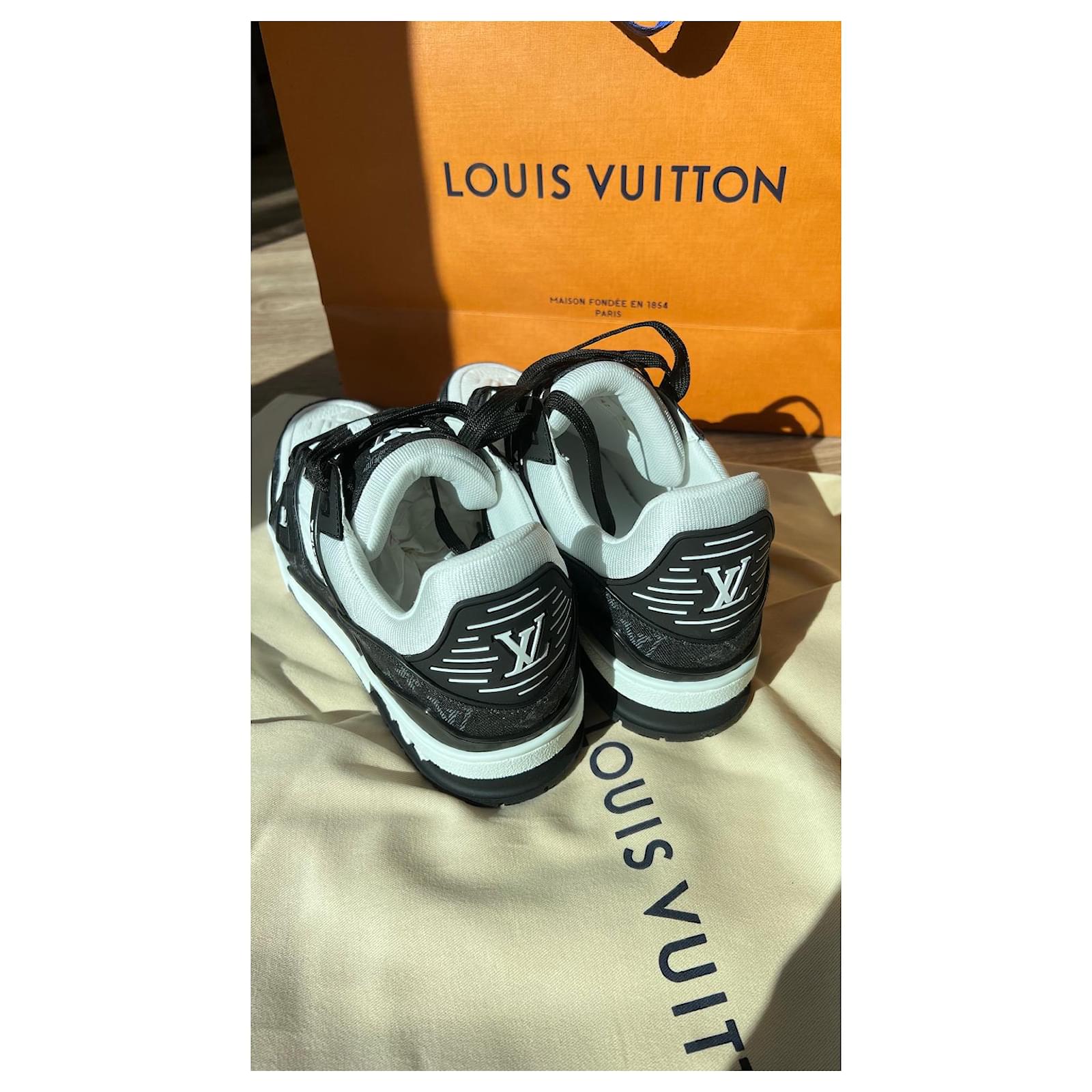 Louis Vuitton Sneakers Black Leather ref.829821 - Joli Closet