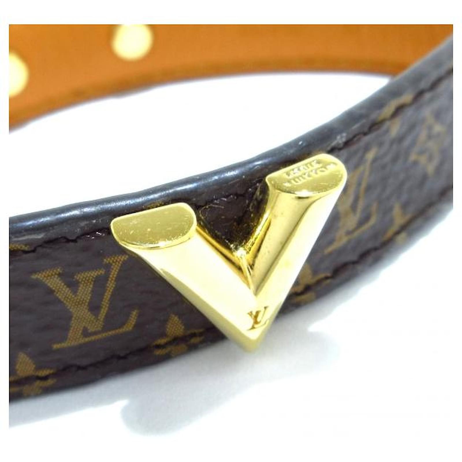 Other jewelry Louis Vuitton Bracelet Essential V Golden Cloth ref