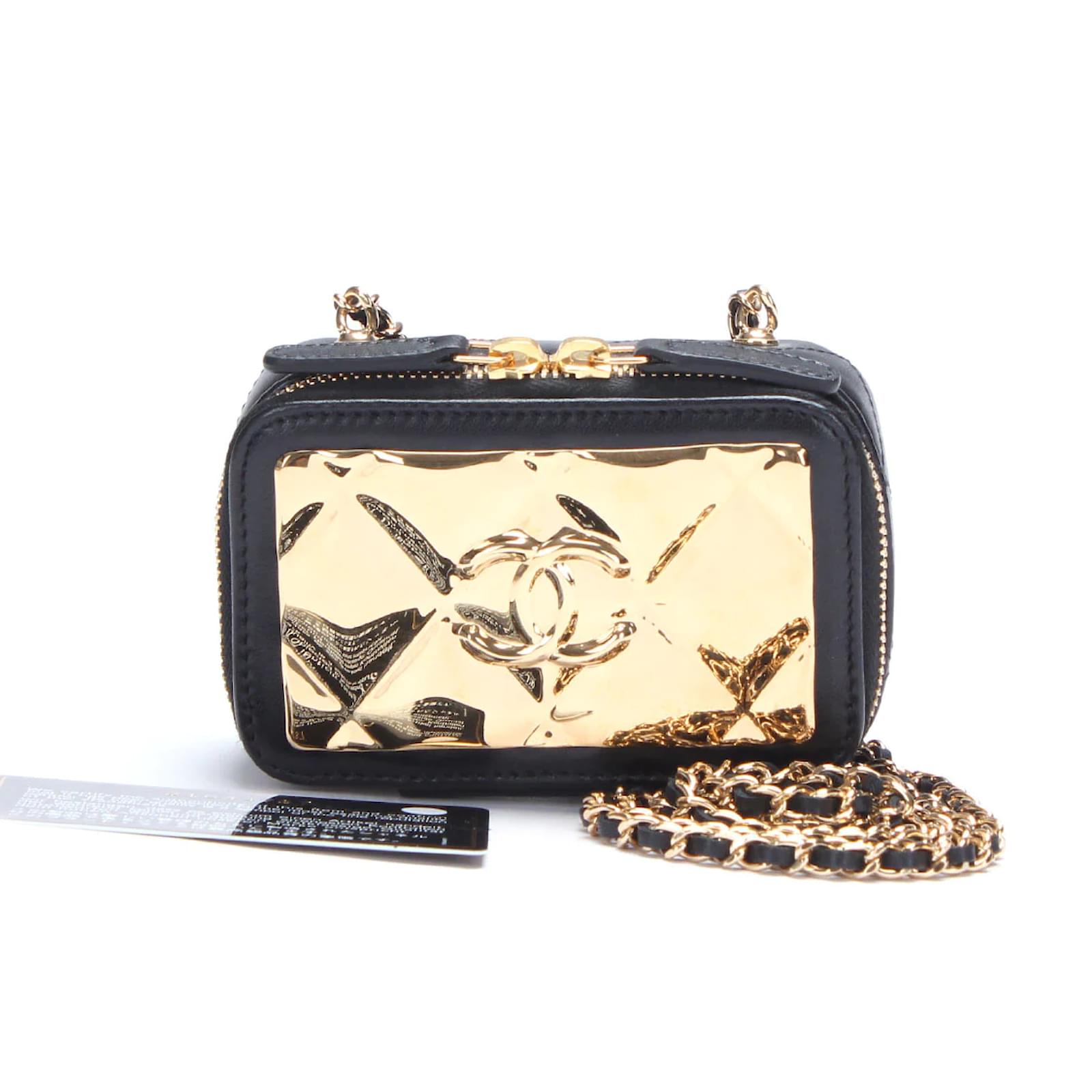 Chanel CC Quilted Golden Plate Vanity Bag Black Leather Lambskin ref.834104  - Joli Closet