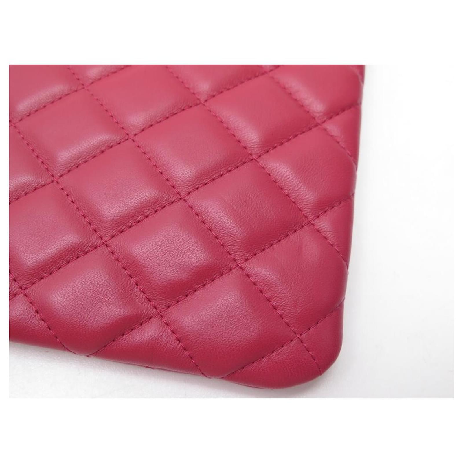 Timeless NEW POUCH A82523 LARGE CLASSIC POUCH IN FUSHIA QUILTED LEATHER ref.835051 - Joli Closet