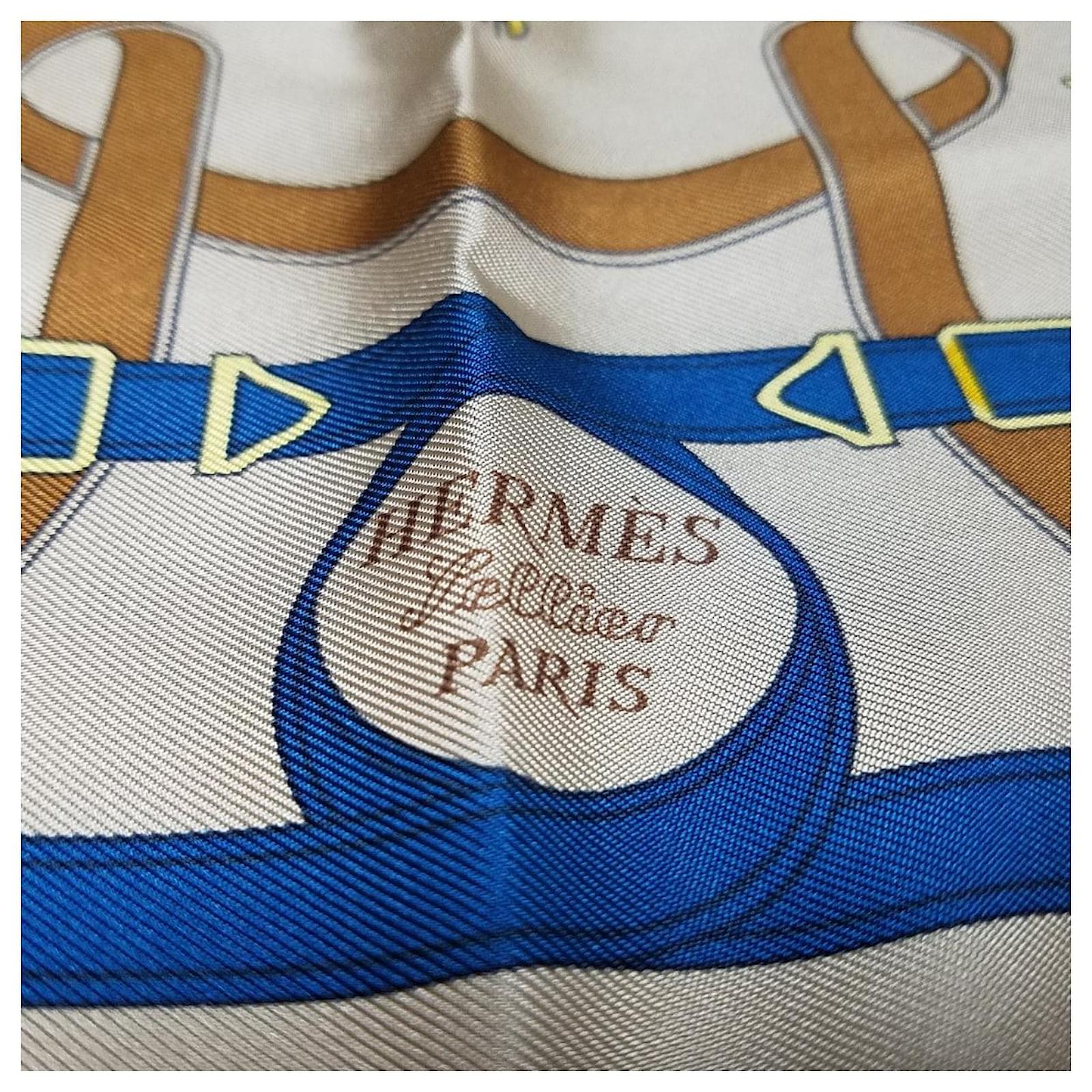 Hermès Petit Carré Multiple colors Silk ref.840472 - Joli Closet