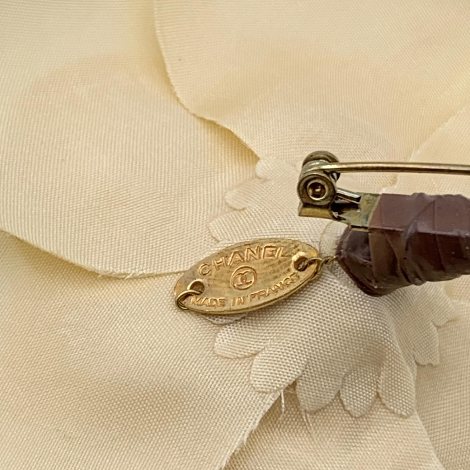 Épingle Victorienne Ancienne En Forme De Fleur En Or Jaune 18 Carats Avec Diamants De Type Old Mine