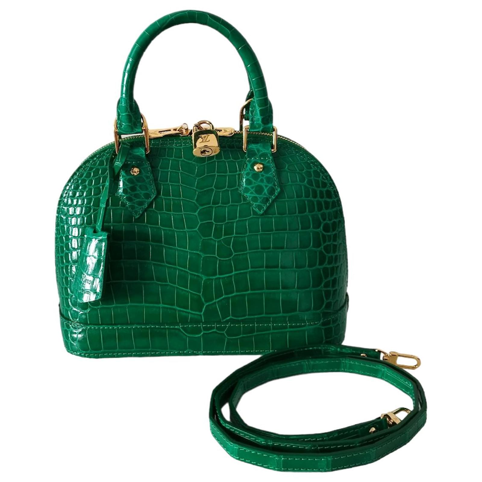 Louis Vuitton Alma BB in emerald green crocodile Exotic leather ref.847623  - Joli Closet