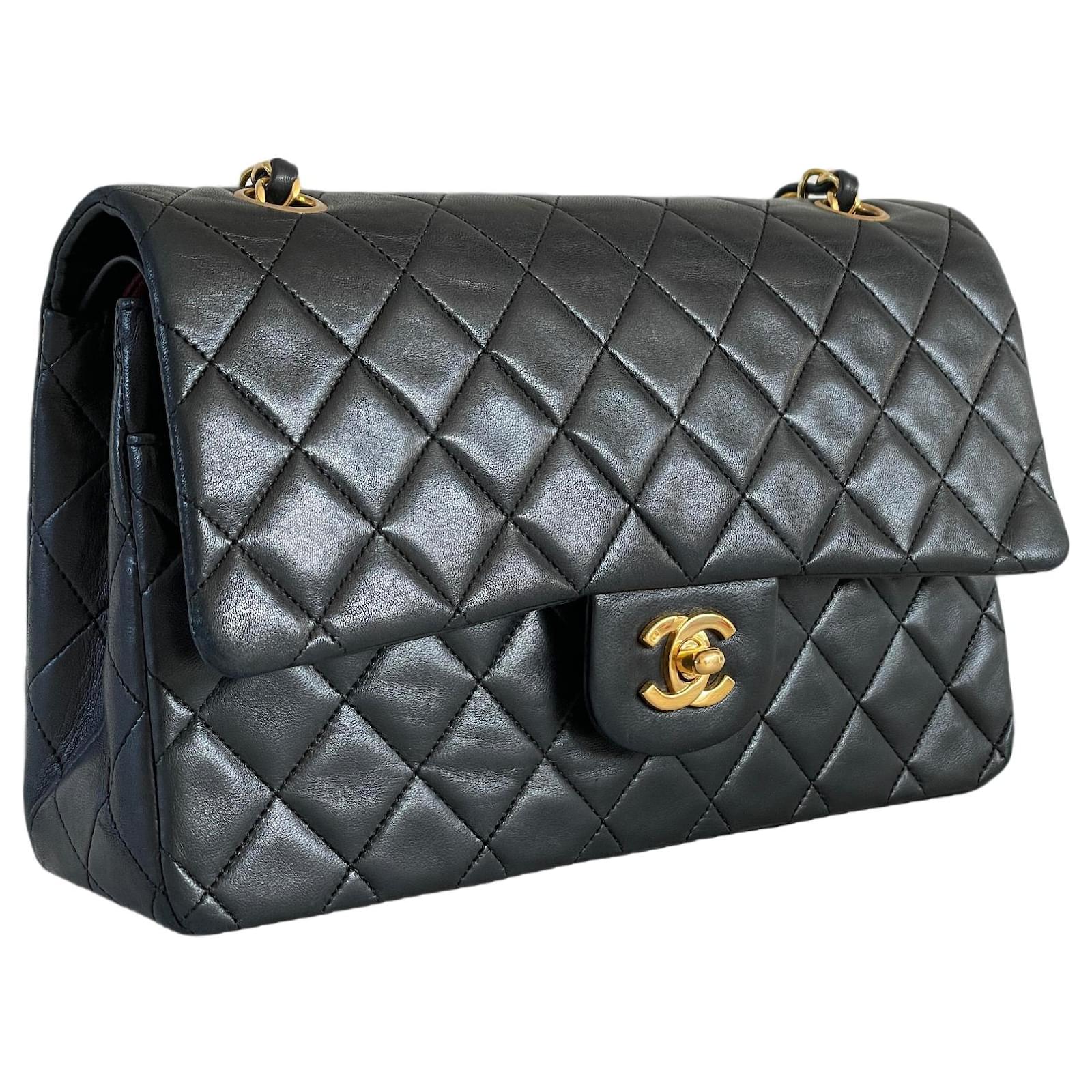 Timeless Chanel Classic Double Flap Medium Black Lambskin Gold Leather  ref.802996 - Joli Closet