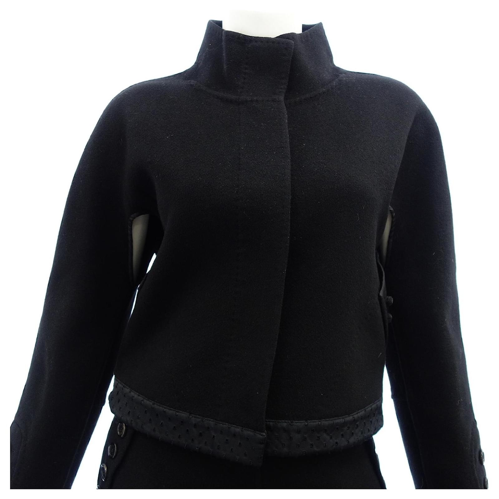 ***Configuration du haut à col roulé et jupe noire Louis Vuitton ...