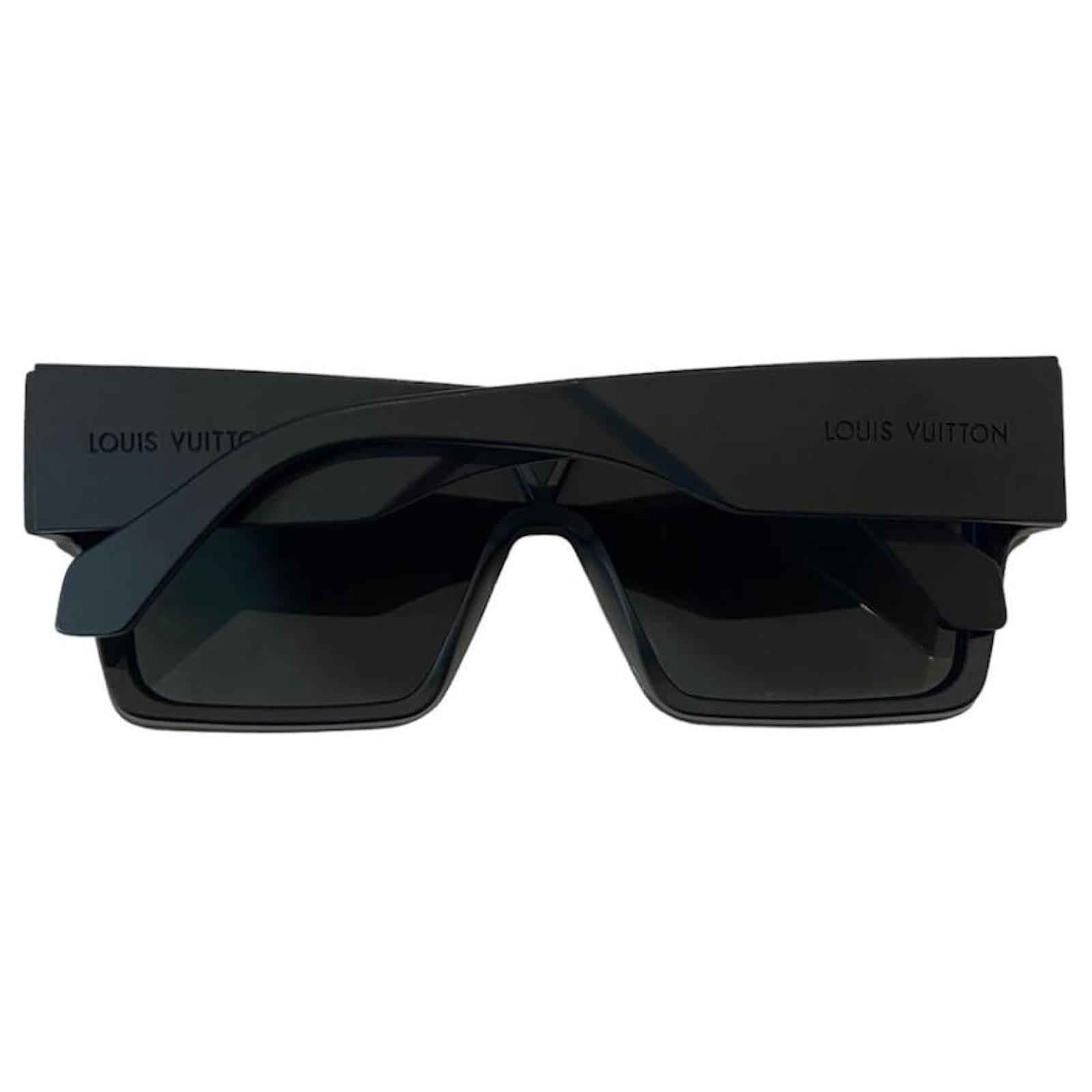 Louis Vuitton Sunglasses Black Acetate ref.852814 - Joli Closet