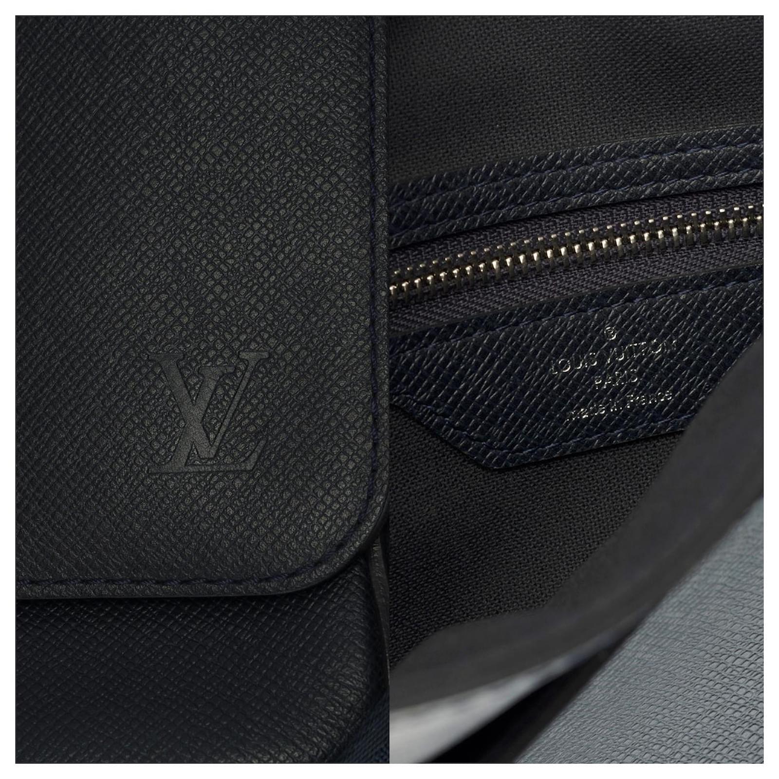 Louis Vuitton Messenger Voyager Navy Canvas Shoulder Bag (Pre-Owned)