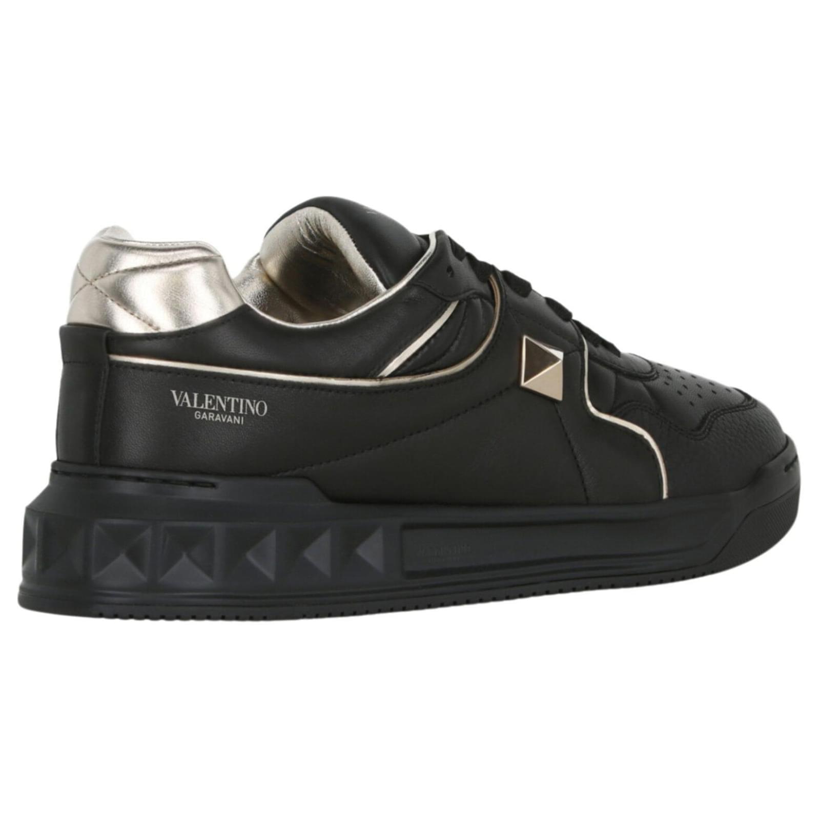 Valentino Garavani Valentino One Stud Low Top Sneakers Black Leather ref.856361 Joli Closet