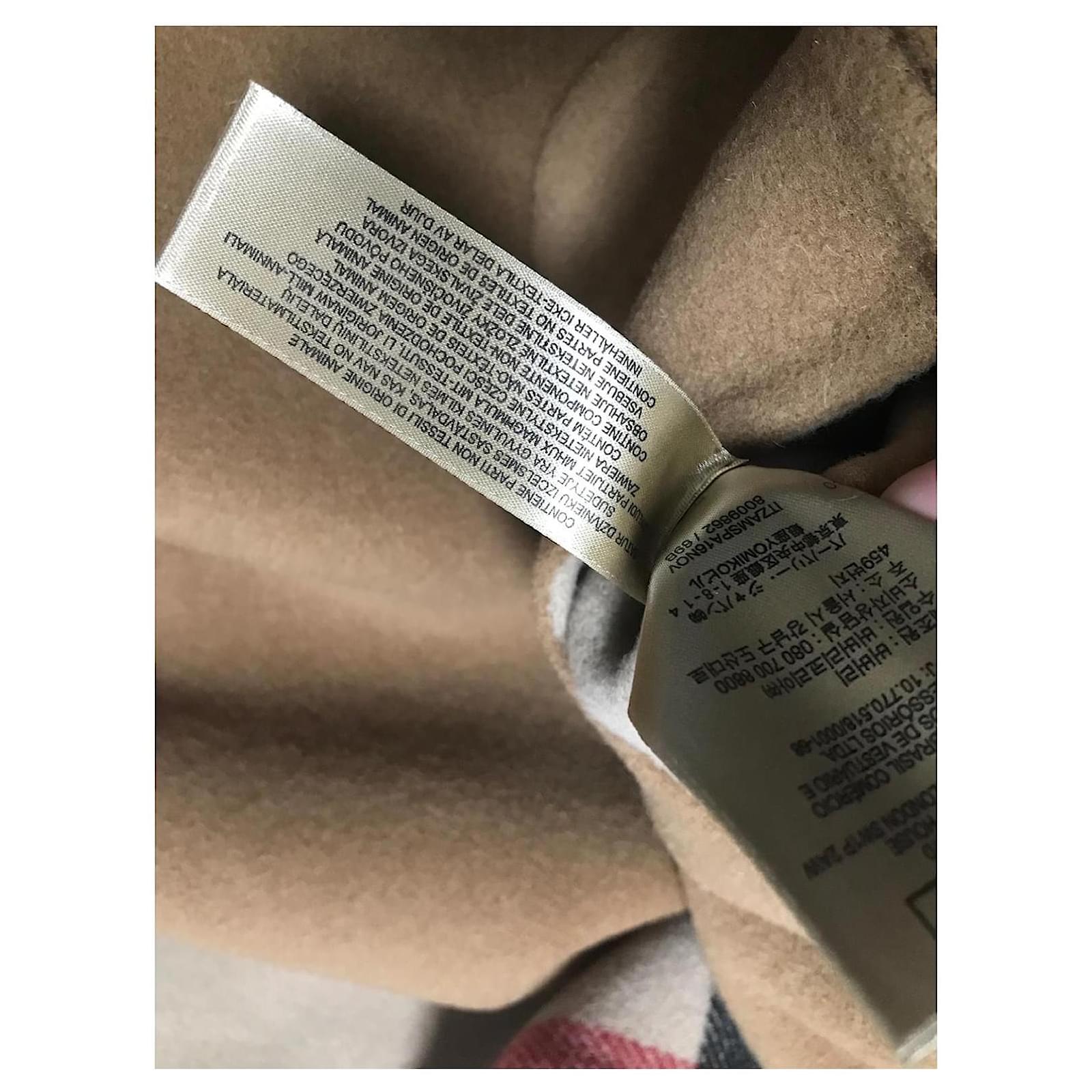 beautiful camel reversible poncho cape Burberry nova check coat new with tags 100 original sold with Beige hanger cover Caramel Cotton ref.858517 Joli Closet