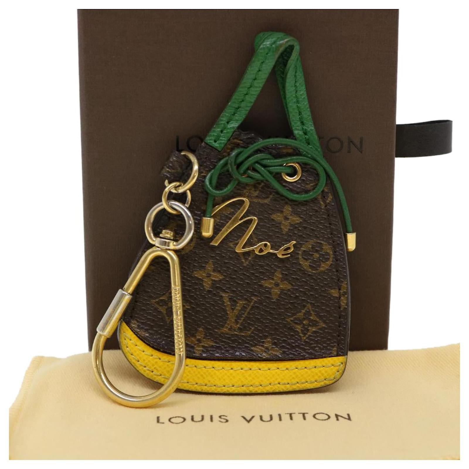 LOUIS VUITTON Porte Cles BB Noe Key Holder Green Yellow M66182 LV Auth  38961 Monogram Cloth ref.863733 - Joli Closet