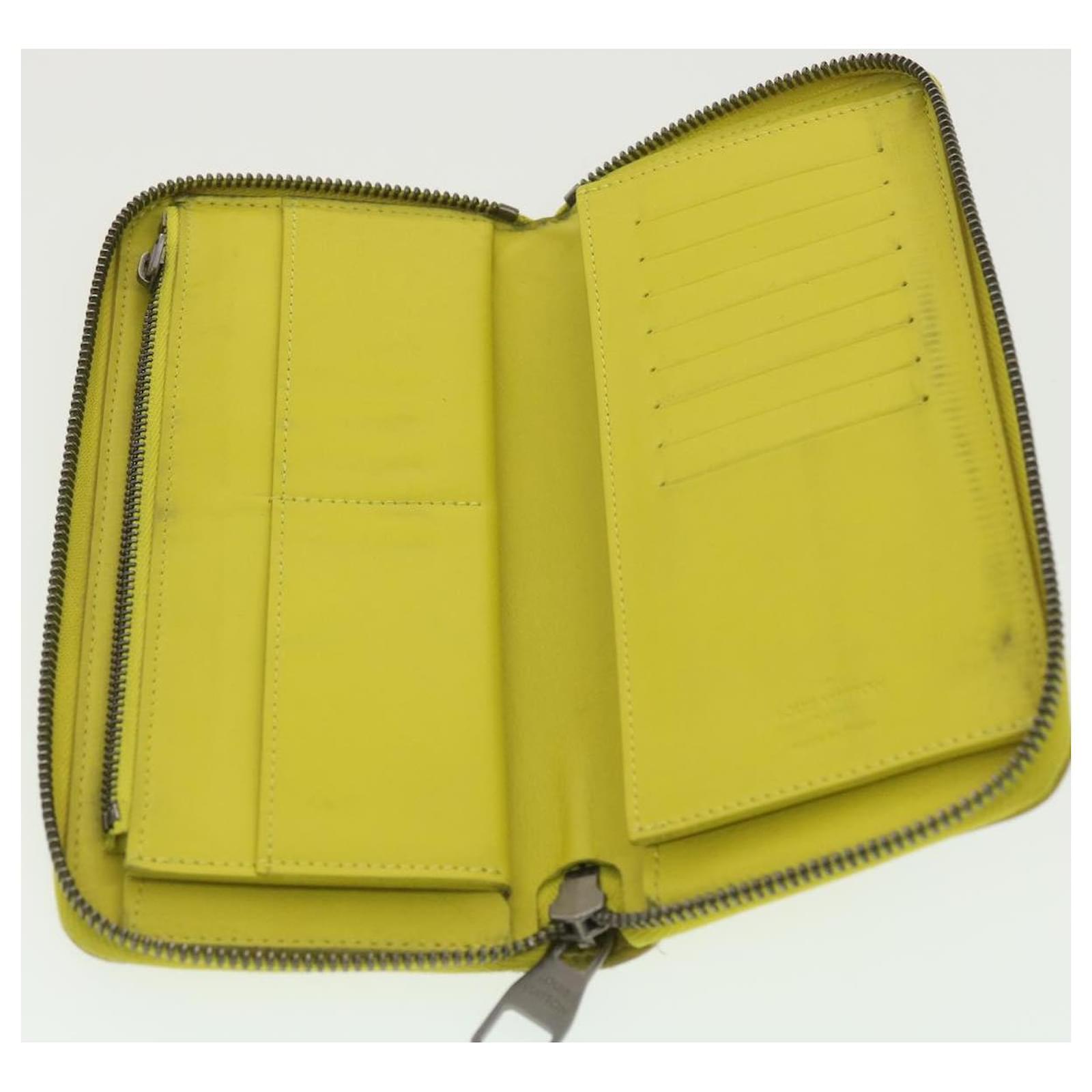 Louis Vuitton Zippy Wallet Vertical Yellow Leather ref.864048 - Joli Closet