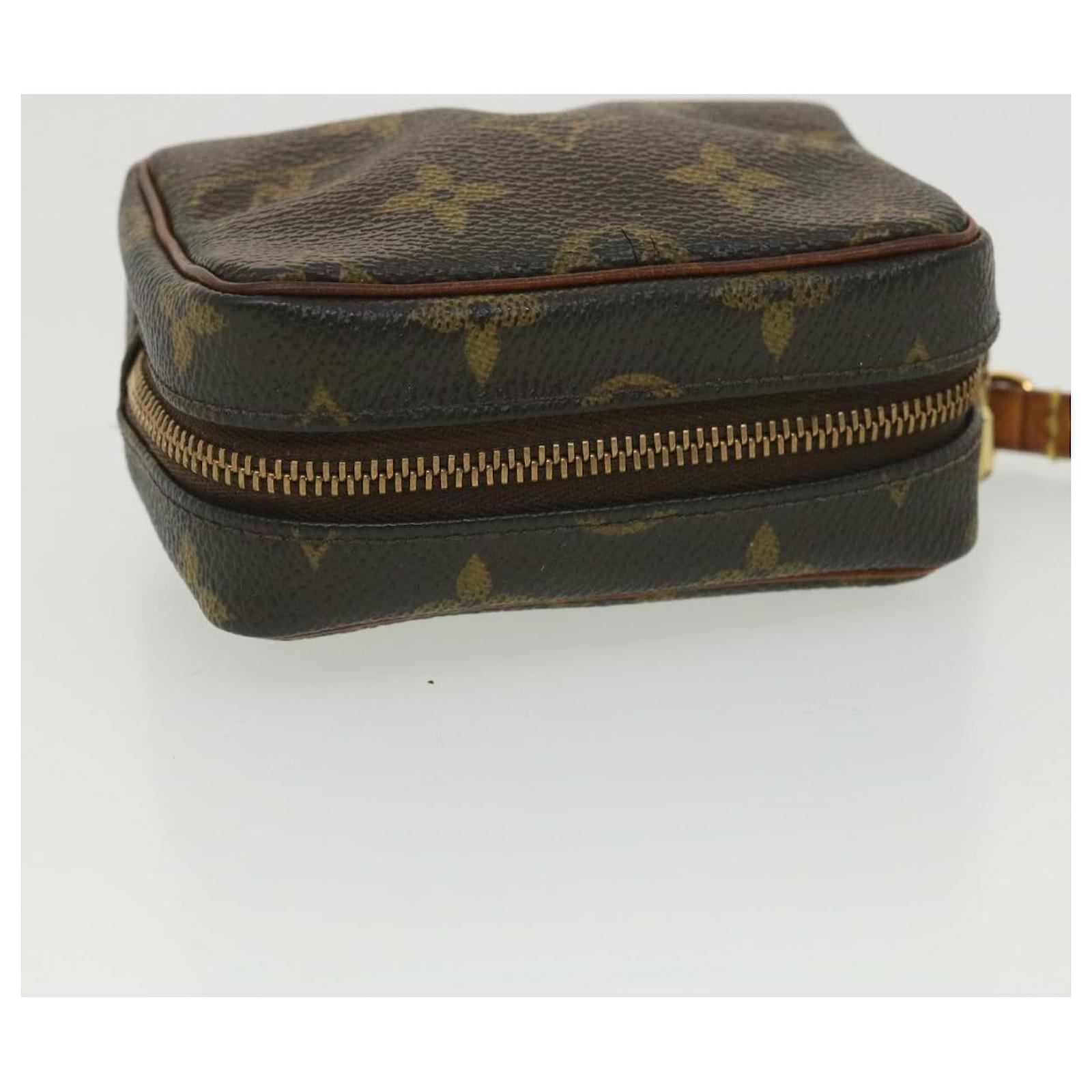 Louis Vuitton Trousse Wapity Case M58030. Great condition. Read full  description