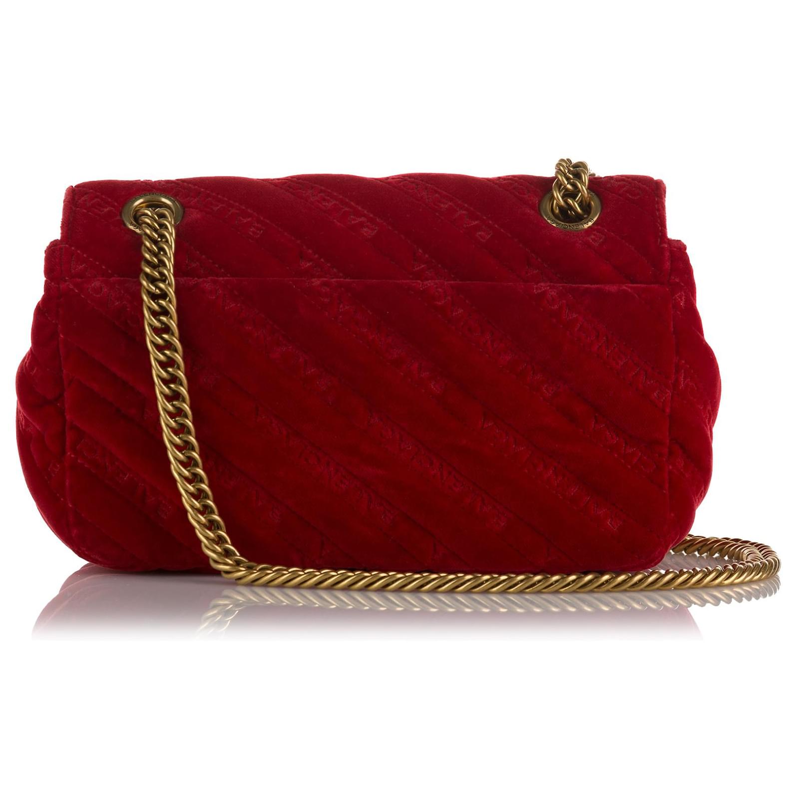 Balenciaga BB Quilted Round Velvet Crossbody Bag S (SHG-ihHh5a) – LuxeDH