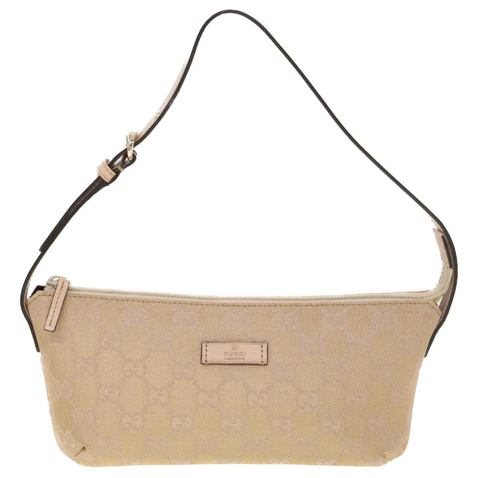 ヴィンテージ GUCCI A definitive icon of versatile vintage fashion, this Gucci Ref. 11