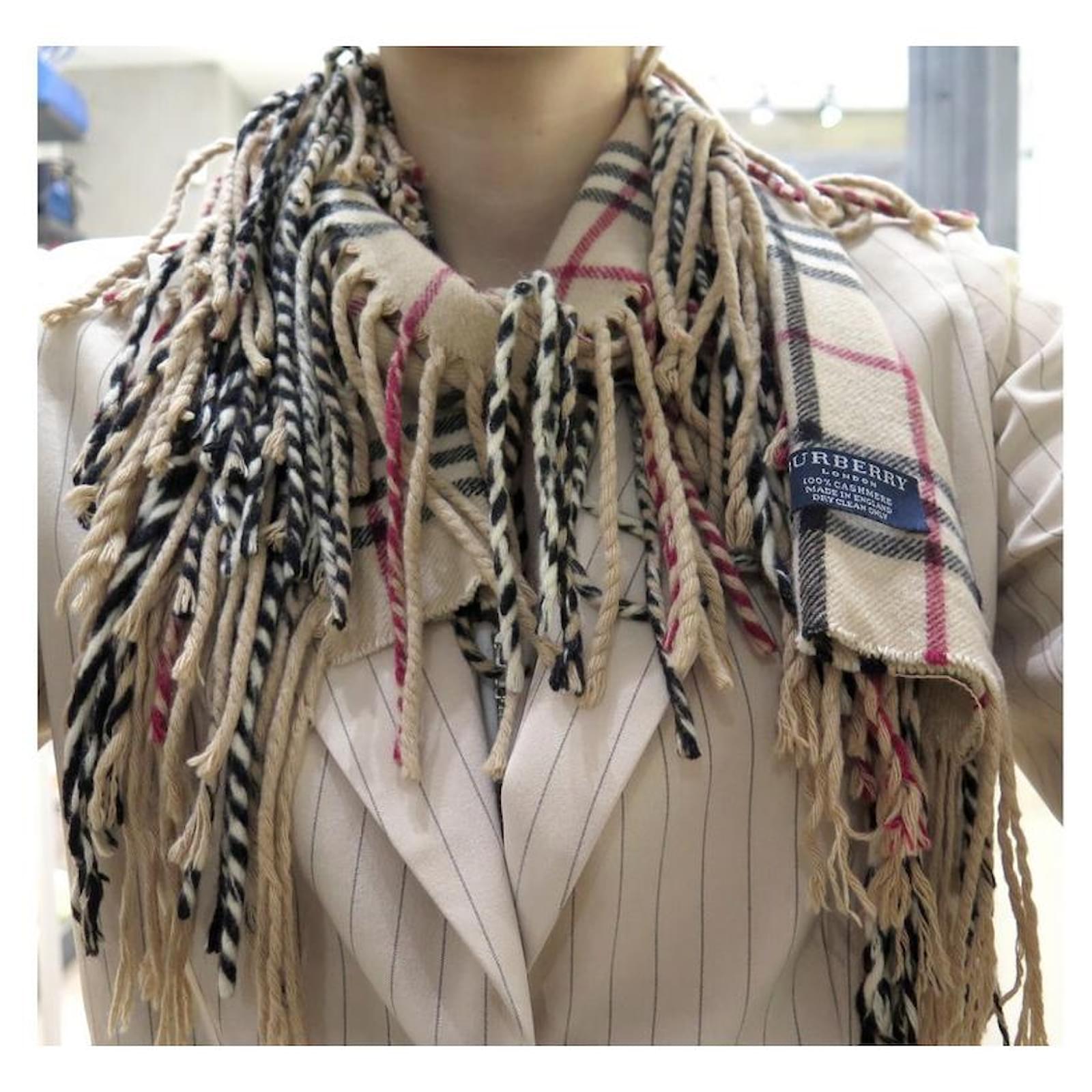 NEW BURBERRY TARTAN FRINGED SCARF IN BEIGE CASHMERE NEW SCARF ref.875139 Joli Closet