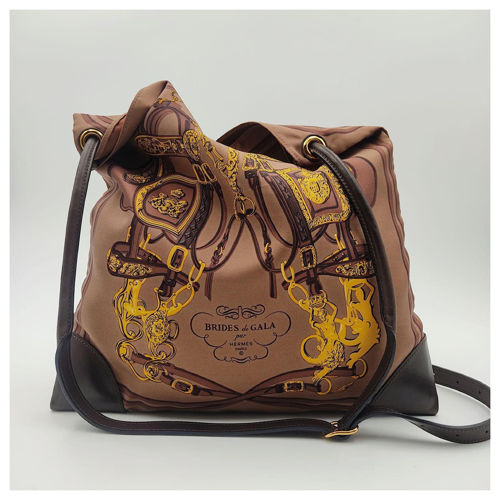 Trim Herm?�s Sac bandouli?�re H?�rmes en soie produit en 2009: M Marron ref.880264 - Joli Closet