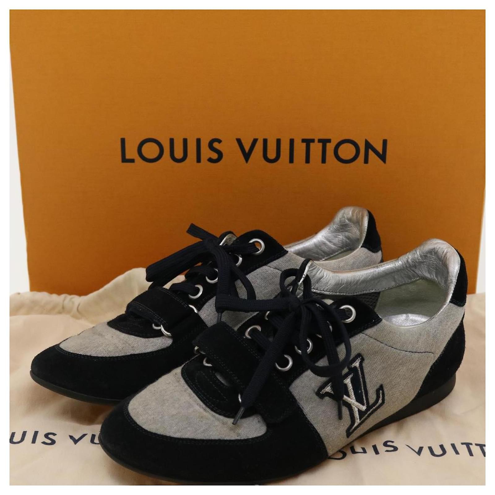 LOUIS VUITTON Trainer sneakers Leather High cut White 1A5A0D LV Auth ak173A