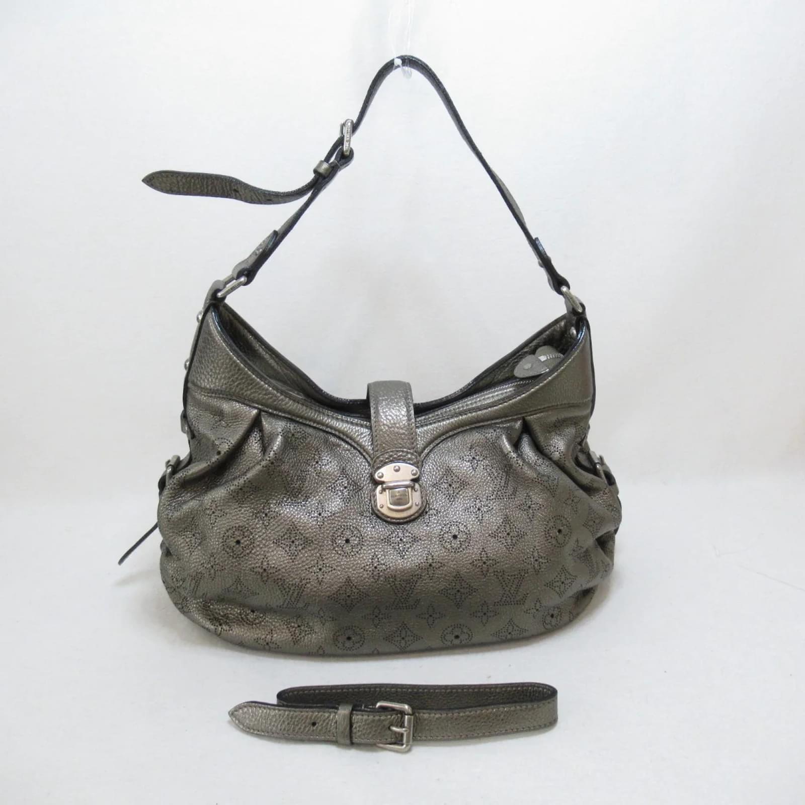 Louis Vuitton Monogram Mahina XS Bag M95717 Silvery Leather Pony-style  calfskin ref.883729 - Joli Closet