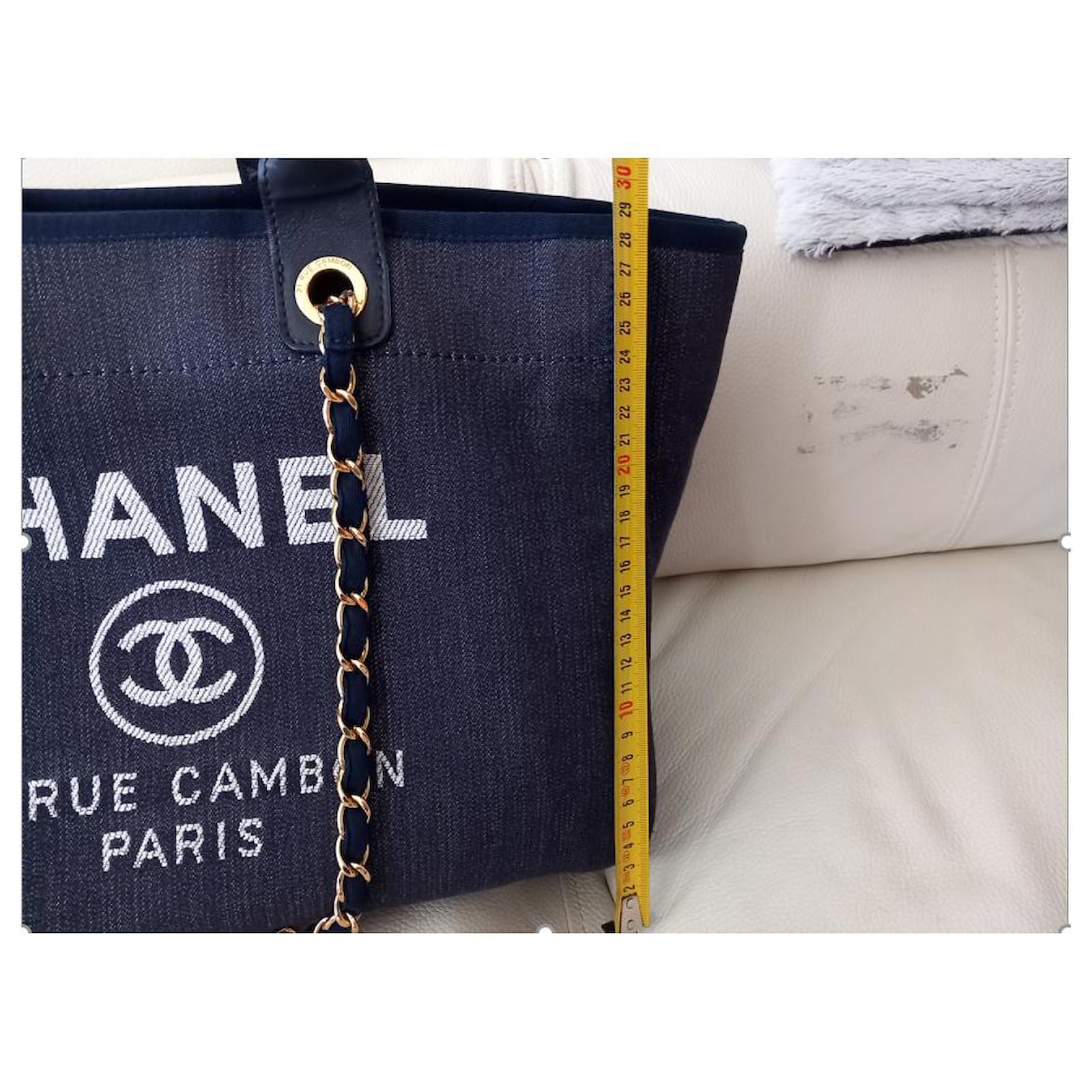 Bolso tote vaquero mediano Chanel Deauville azul oscuro. Pantalones  vaqueros ref.889020 - Joli Closet