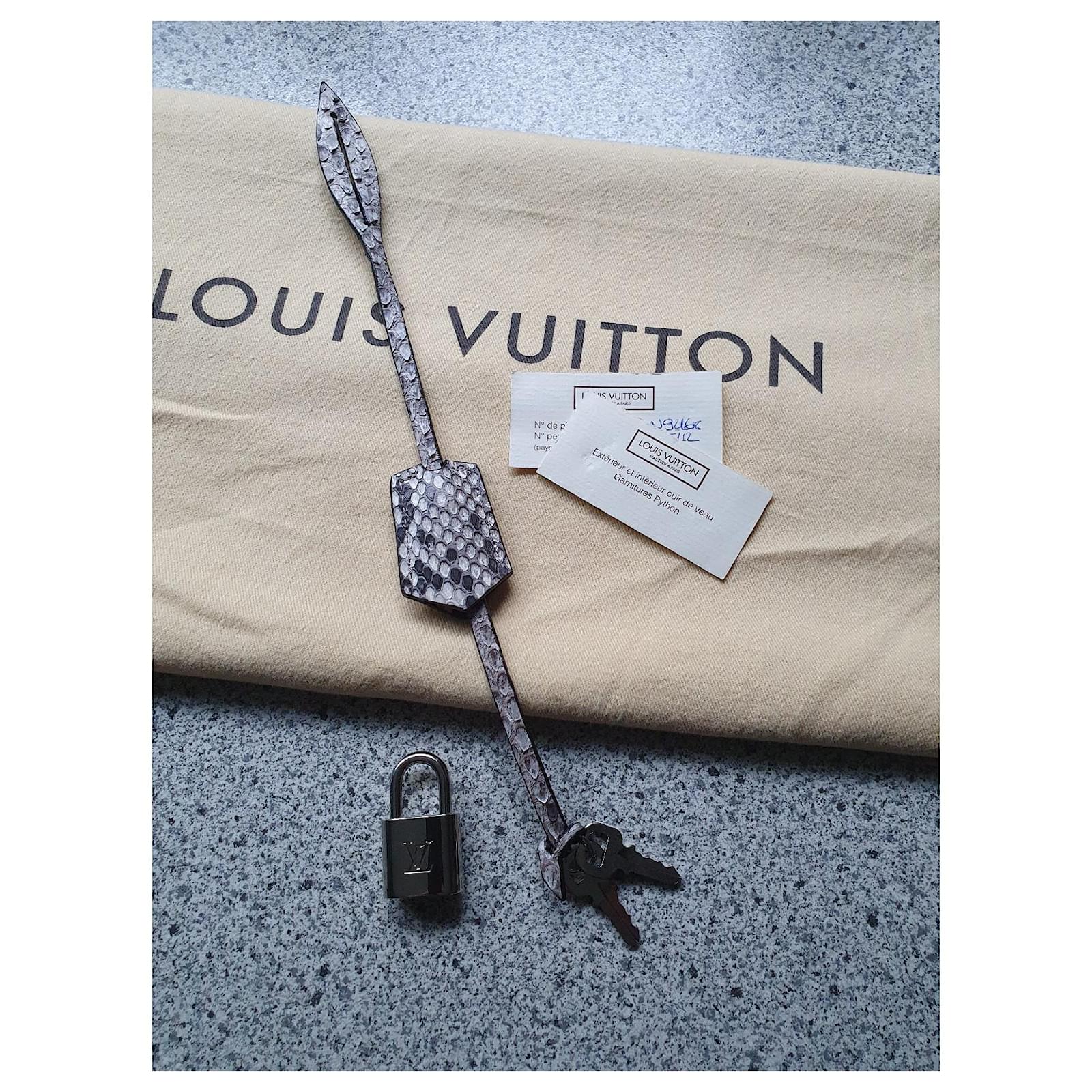Louis Vuitton Lockit MM Python Leather Dark red ref.896763 - Joli Closet
