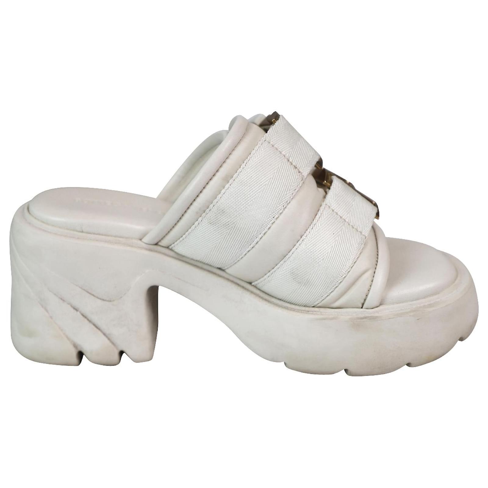 Bottega Veneta Flash Buckle Mules Sandals in White Leather