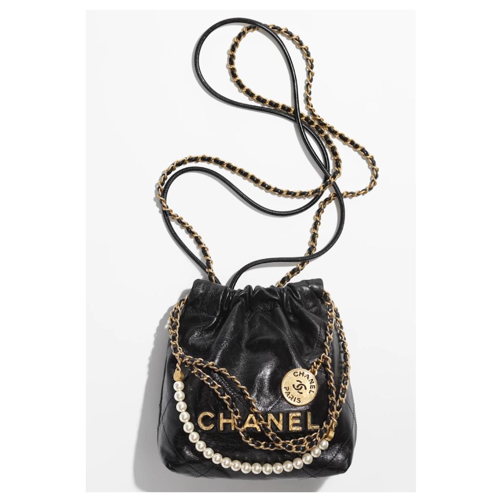 RUNWAY Chanel 22 Mini bag Black Leather ref.900632 - Joli Closet