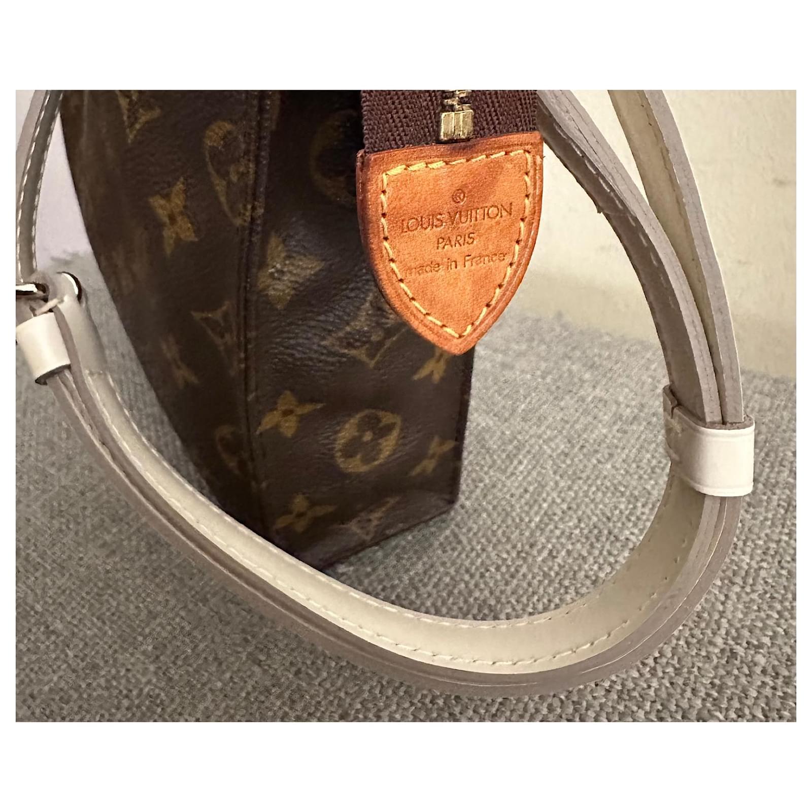 Original Louis Vuitton Poche 26 Toiletry cosmetic bag Monogram incl strap  and organizer Brown Cream Light brown Leather Cloth ref.901208 - Joli Closet