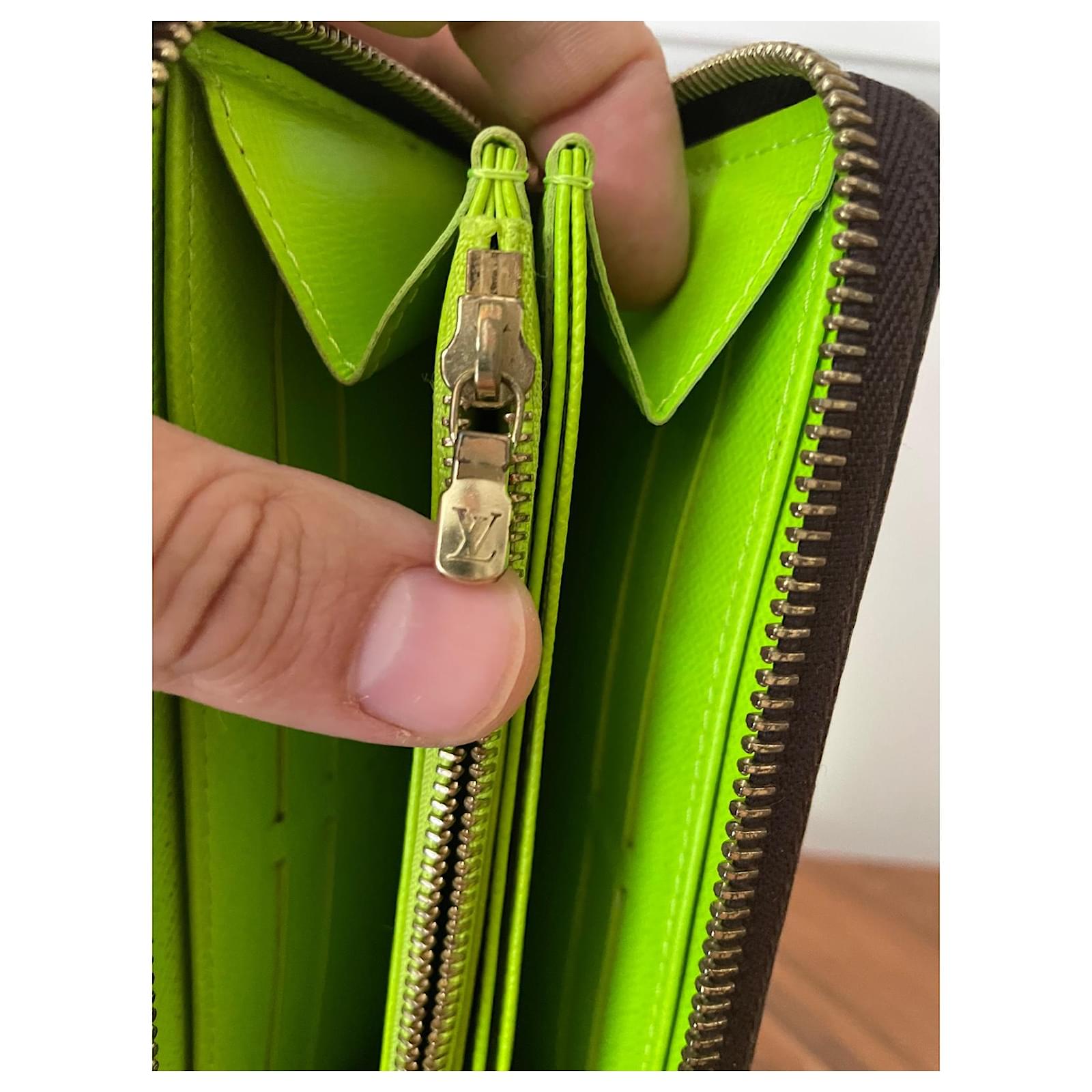 Louis Vuitton LV Zippy wallet Graffiti stephen sprouse Green Cloth  ref.901766 - Joli Closet