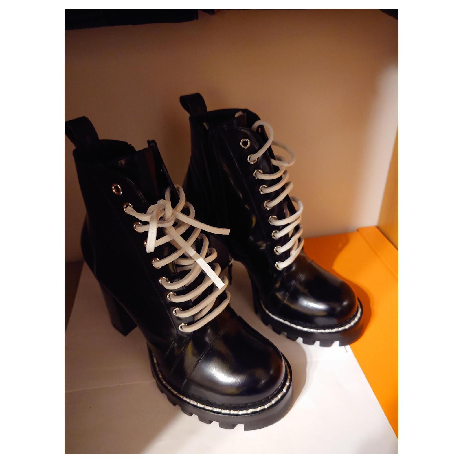 Bota Louis Vuitton Mujer Wonderland Negro / ORO UE 36 / Reino