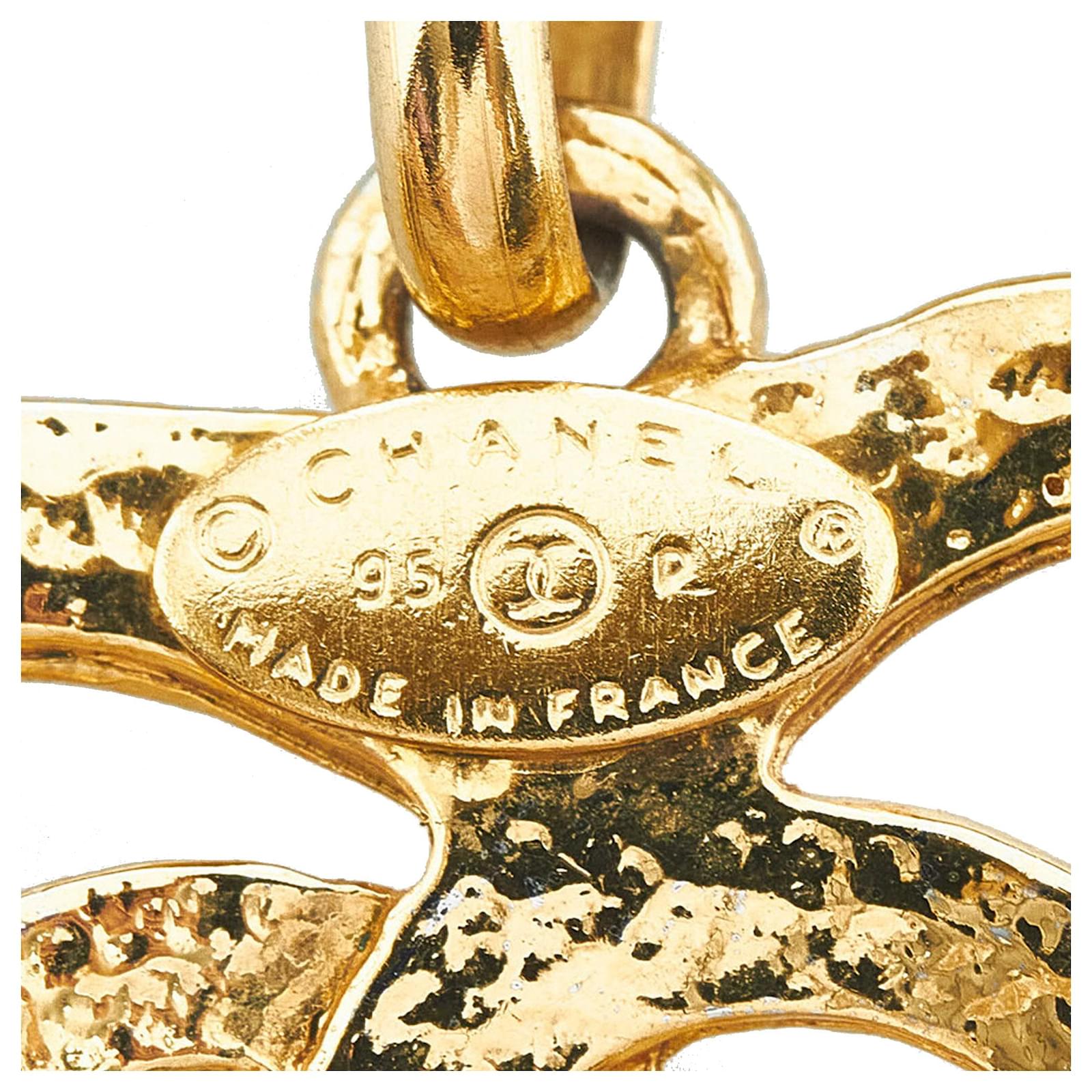 Chanel Gold CC Heart Pendant Necklace Golden Metal ref.913481