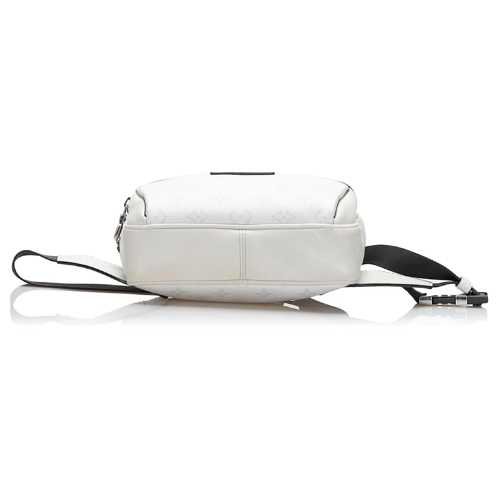Louis Vuitton White Monogram Taigarama Outdoor Bumbag Leather Cloth  ref.917546 - Joli Closet