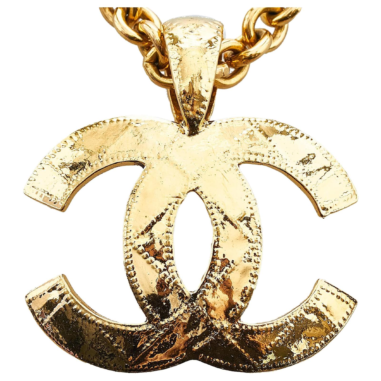 Chanel Gold CC Anhänger Halskette Golden Metall Vergoldet ref.919320 - Joli  Closet