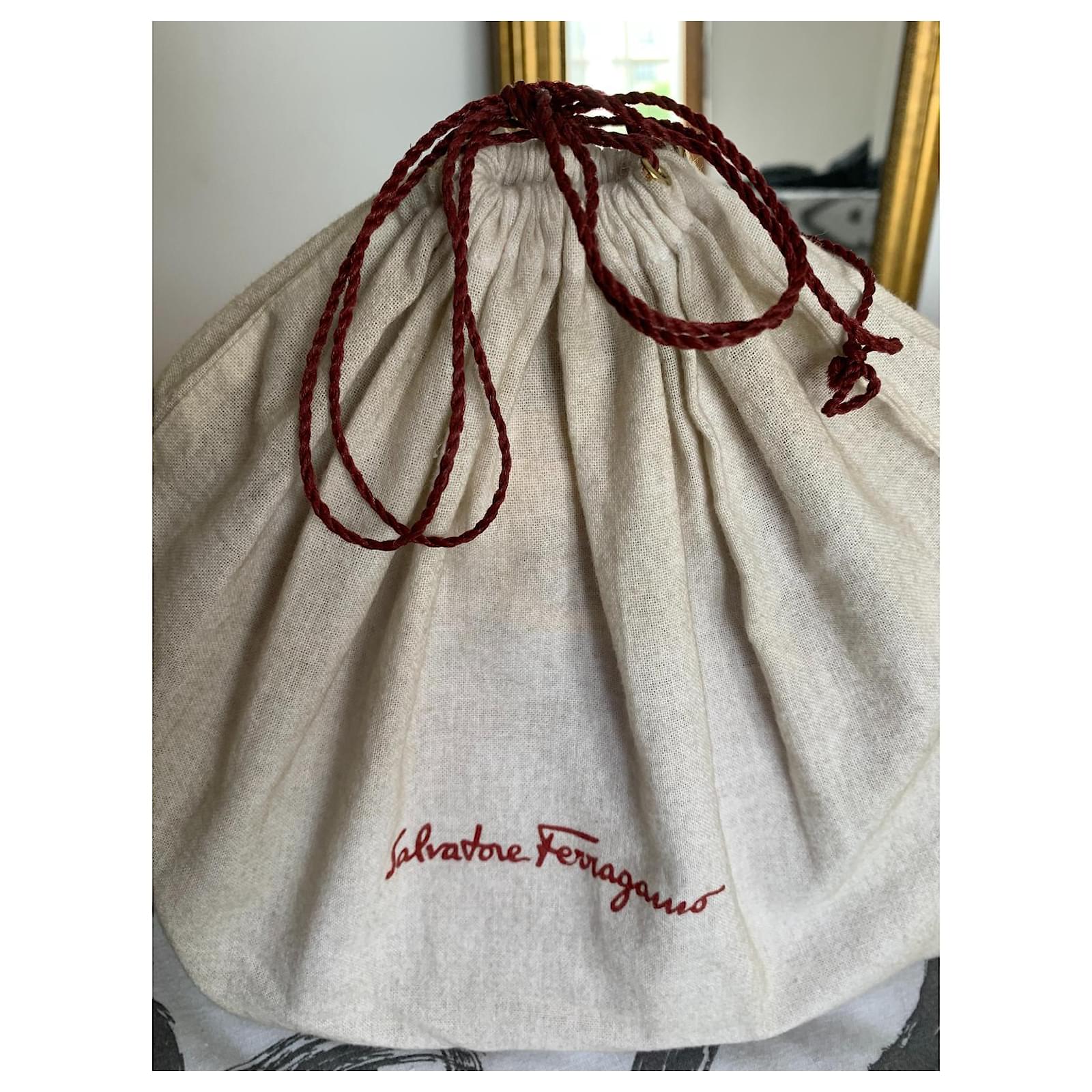 Ferragamo clearance dust bag