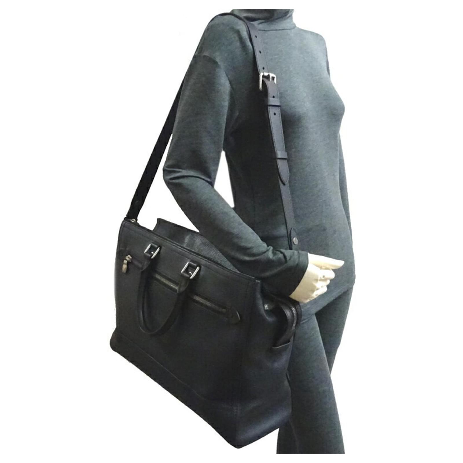 Louis Vuitton Utah Black Leather ref.921157 - Joli Closet