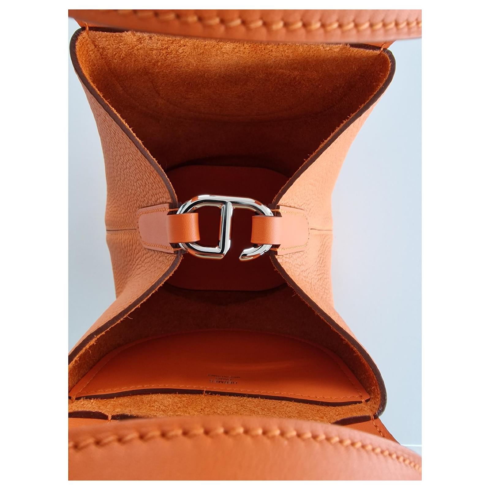 In-the-loop leather handbag Hermès Orange in Leather - 35511292