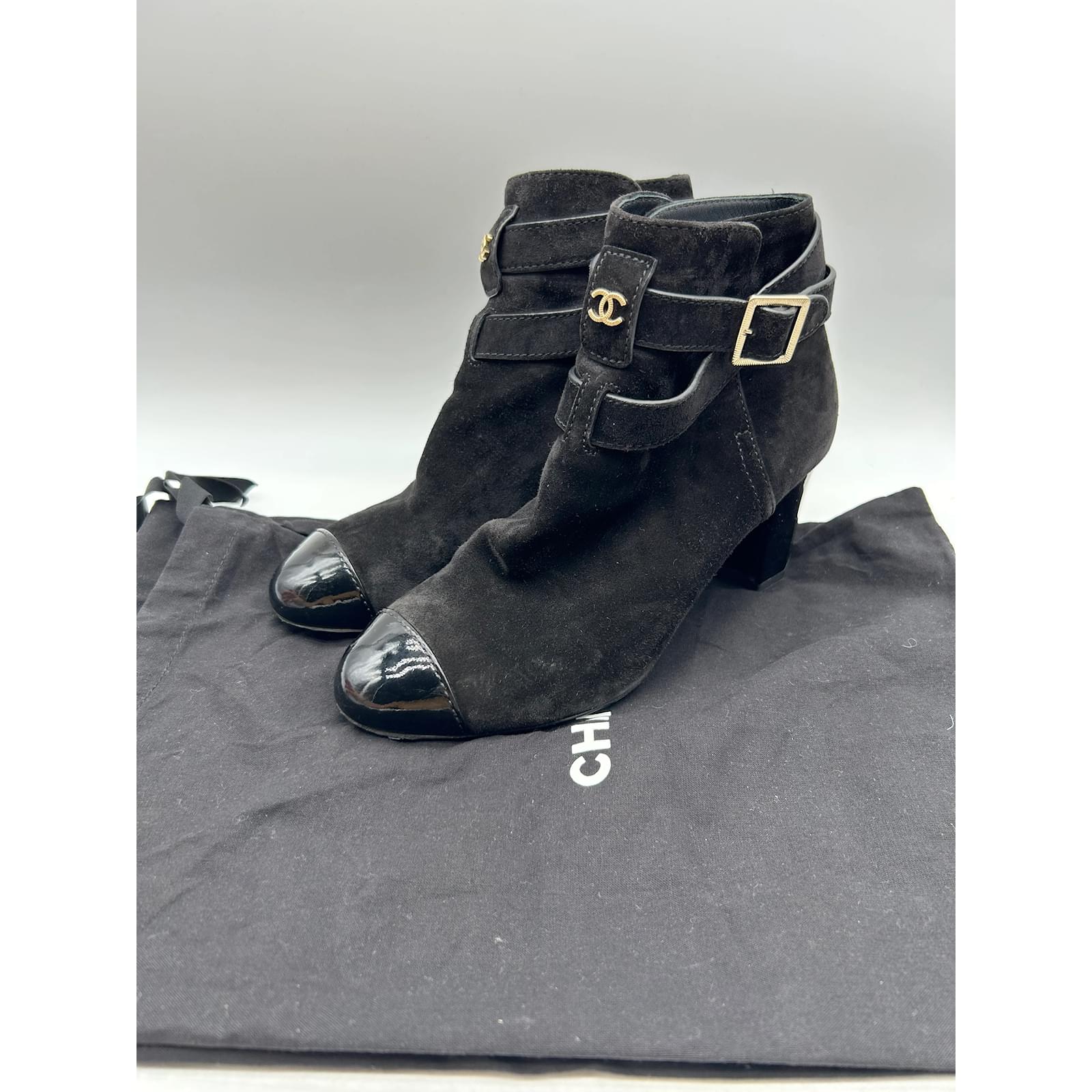 CHANEL Ankle boots T.EU 39.5 Suede Black ref.922436 - Joli Closet