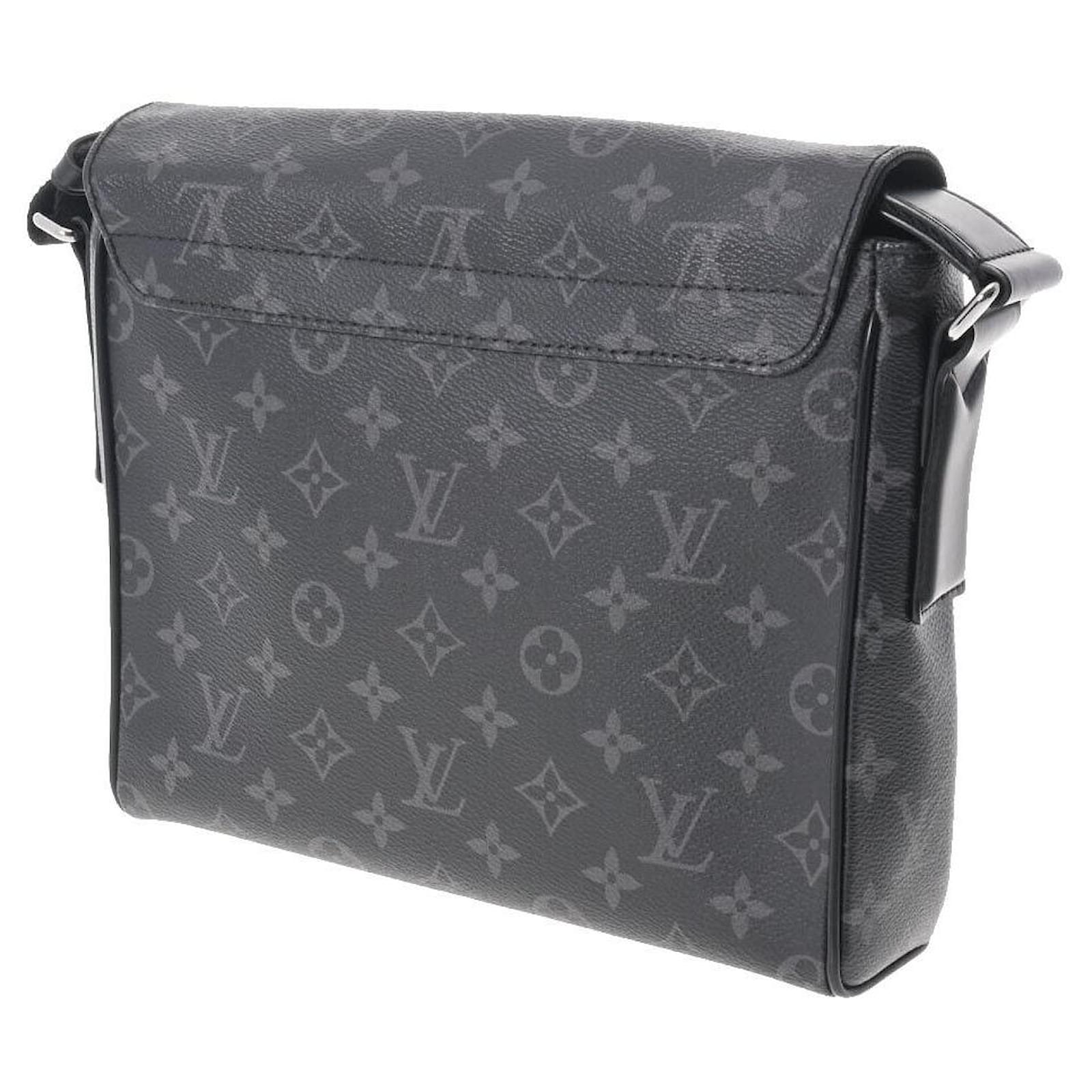 A functional yet stylish twist with this Louis Vuitton Monogram