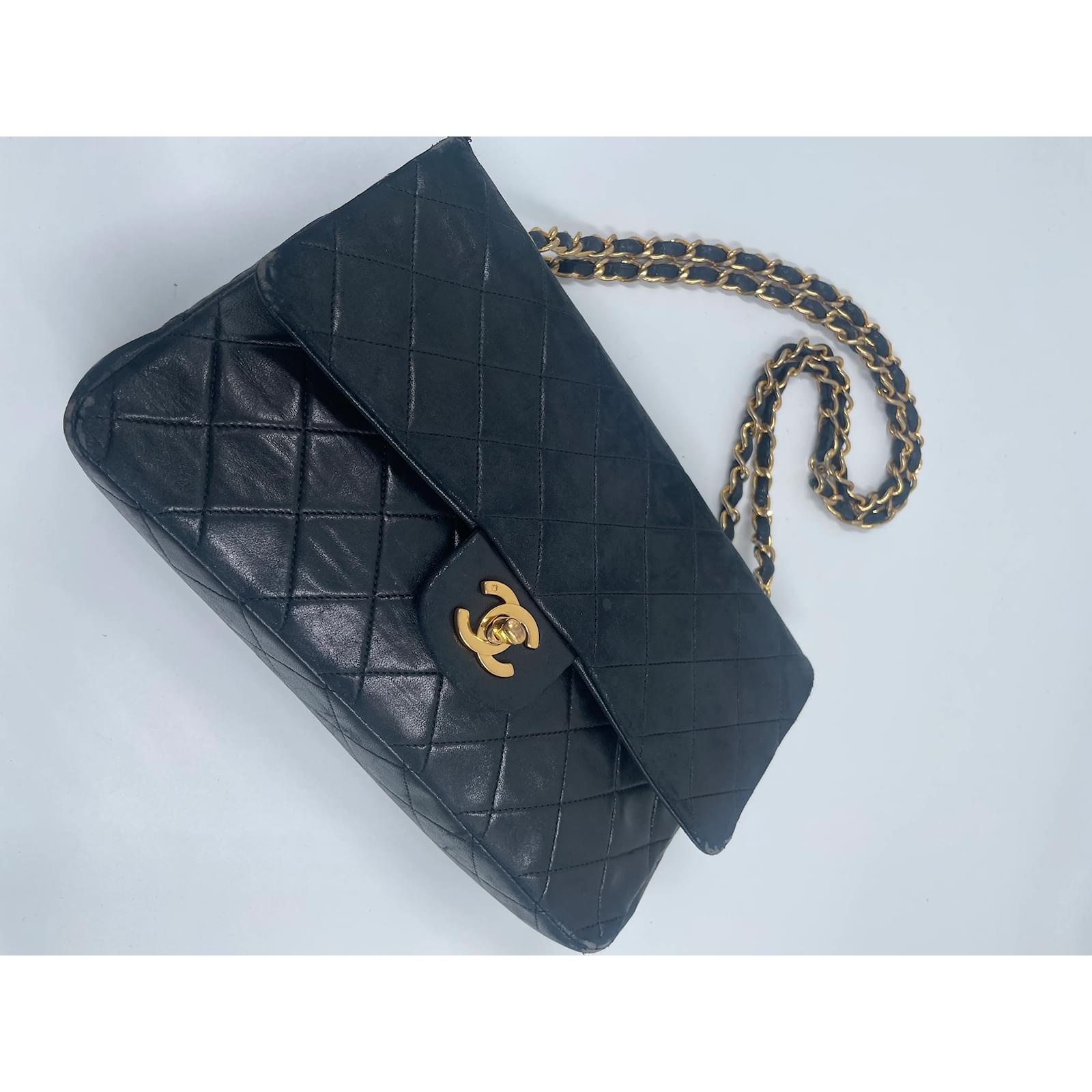 Black Leather Chanel Medium Flap Bag ref.924420 - Joli Closet