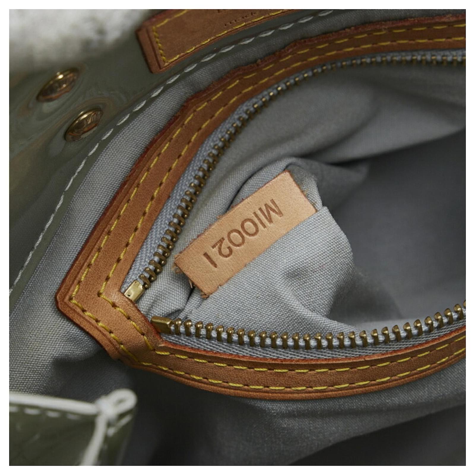 Louis Vuitton Reade Grey Patent leather ref.927013 - Joli Closet