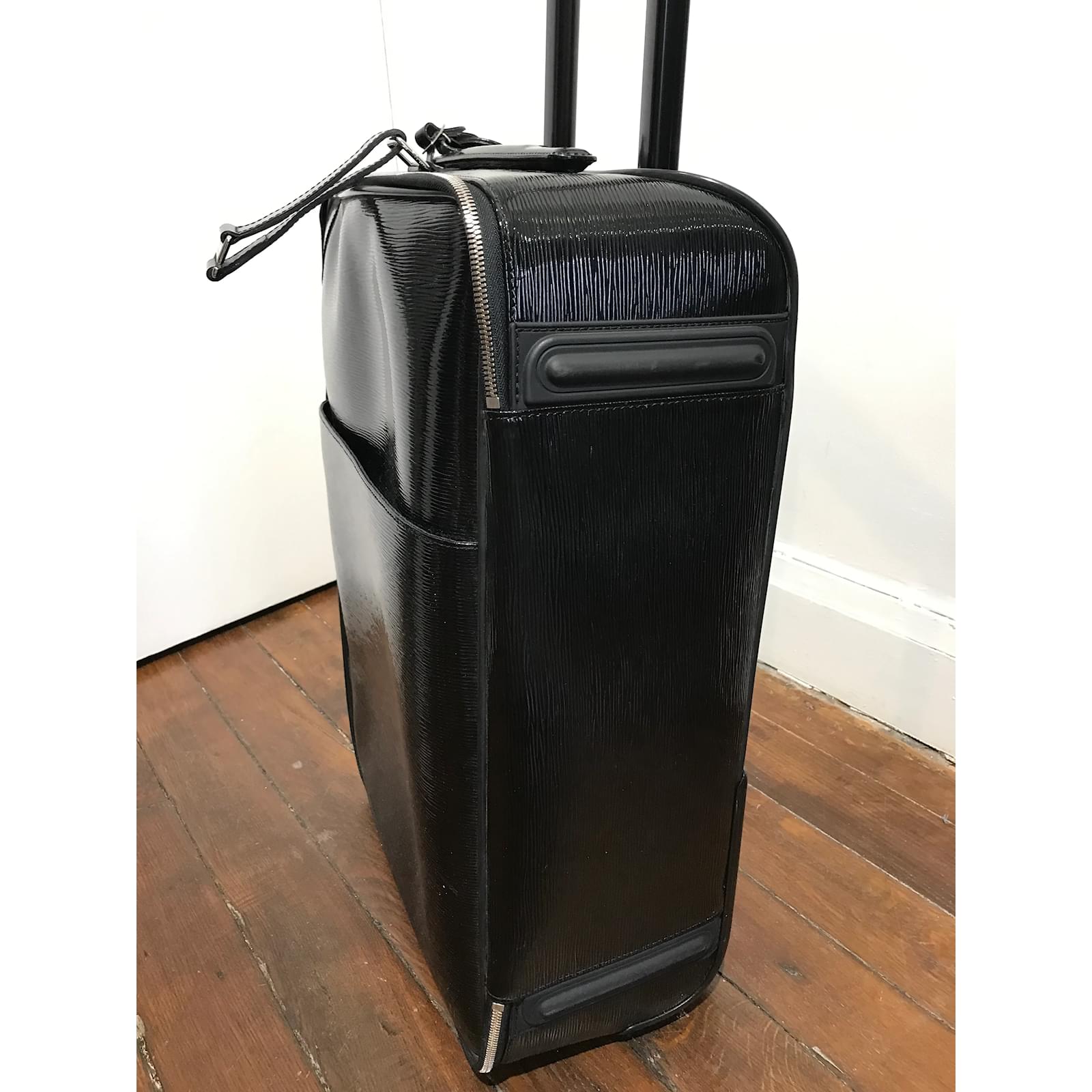 LOUIS VUITTON Travel bags T. Leather Black ref.927627 - Joli Closet
