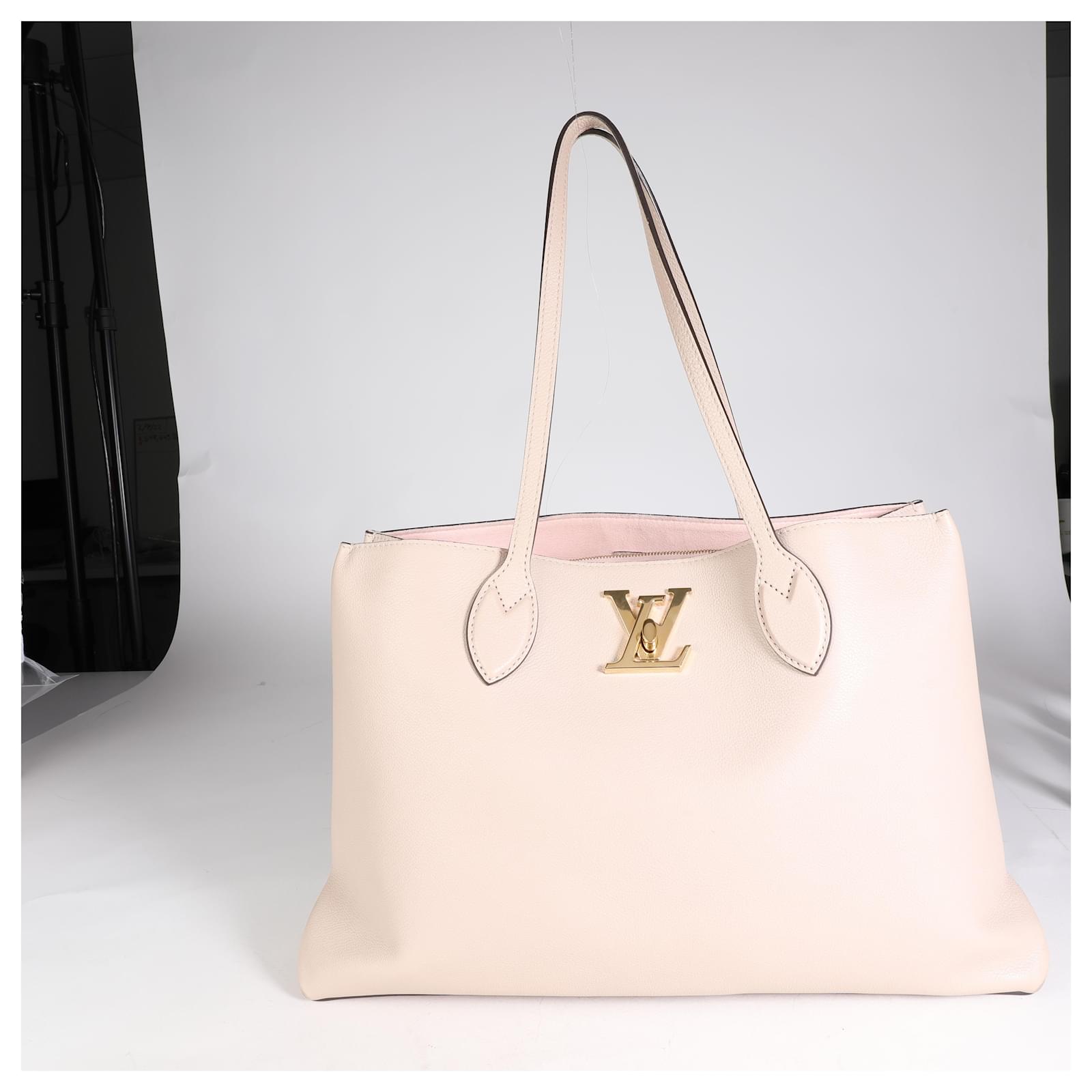 Louis Vuitton Greige Grained Calf Leather Lockme Shopper, myGemma, FR