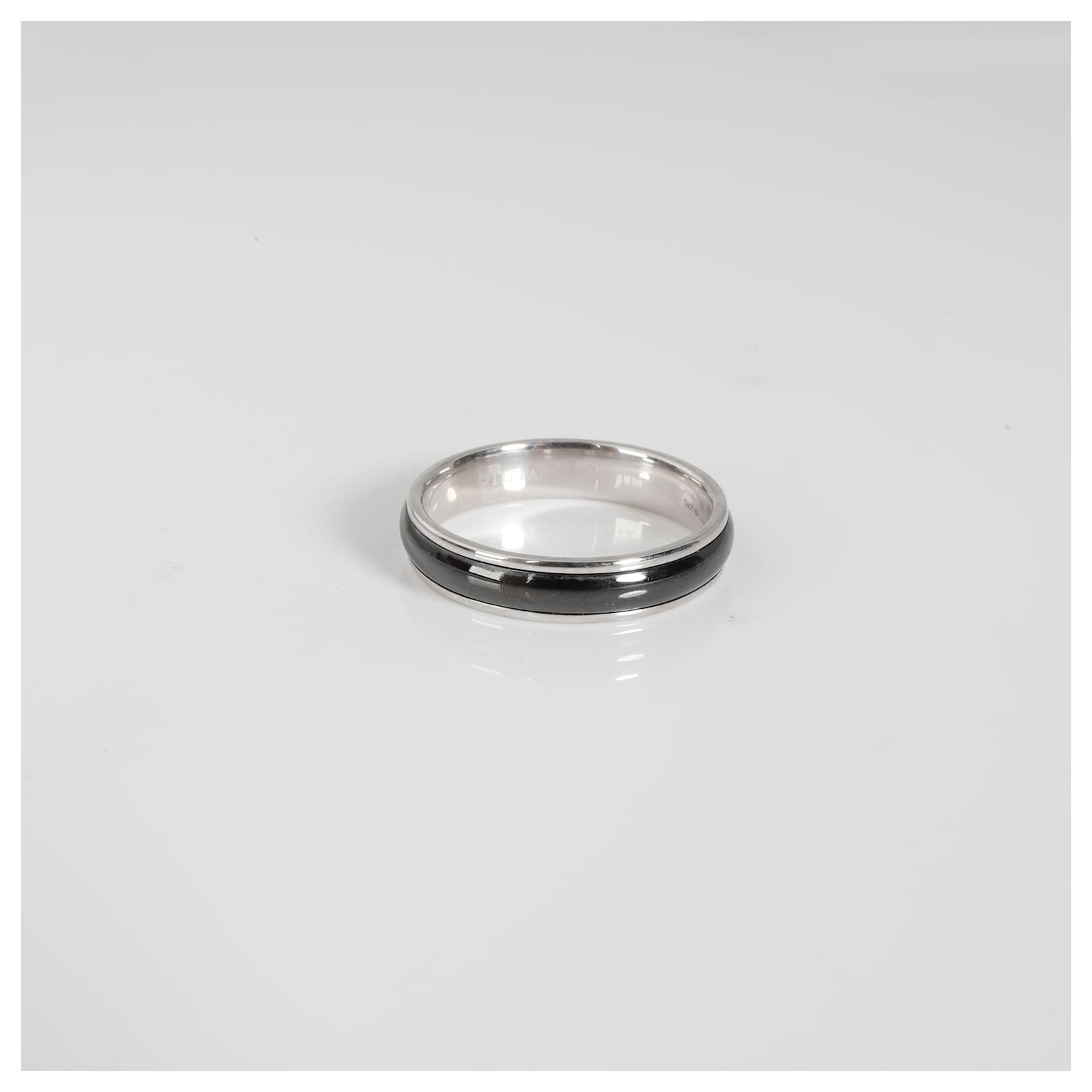TIFFANY & CO. Black Titanium Wedding Band in 950 platinum Silvery ...