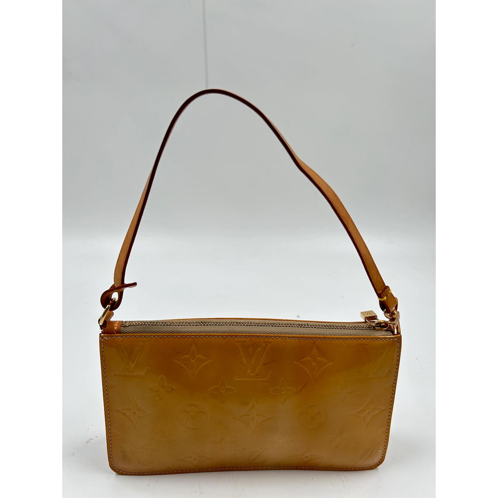 Louis Vuitton Lexington Grey Patent Leather Clutch Bag (Pre-Owned)