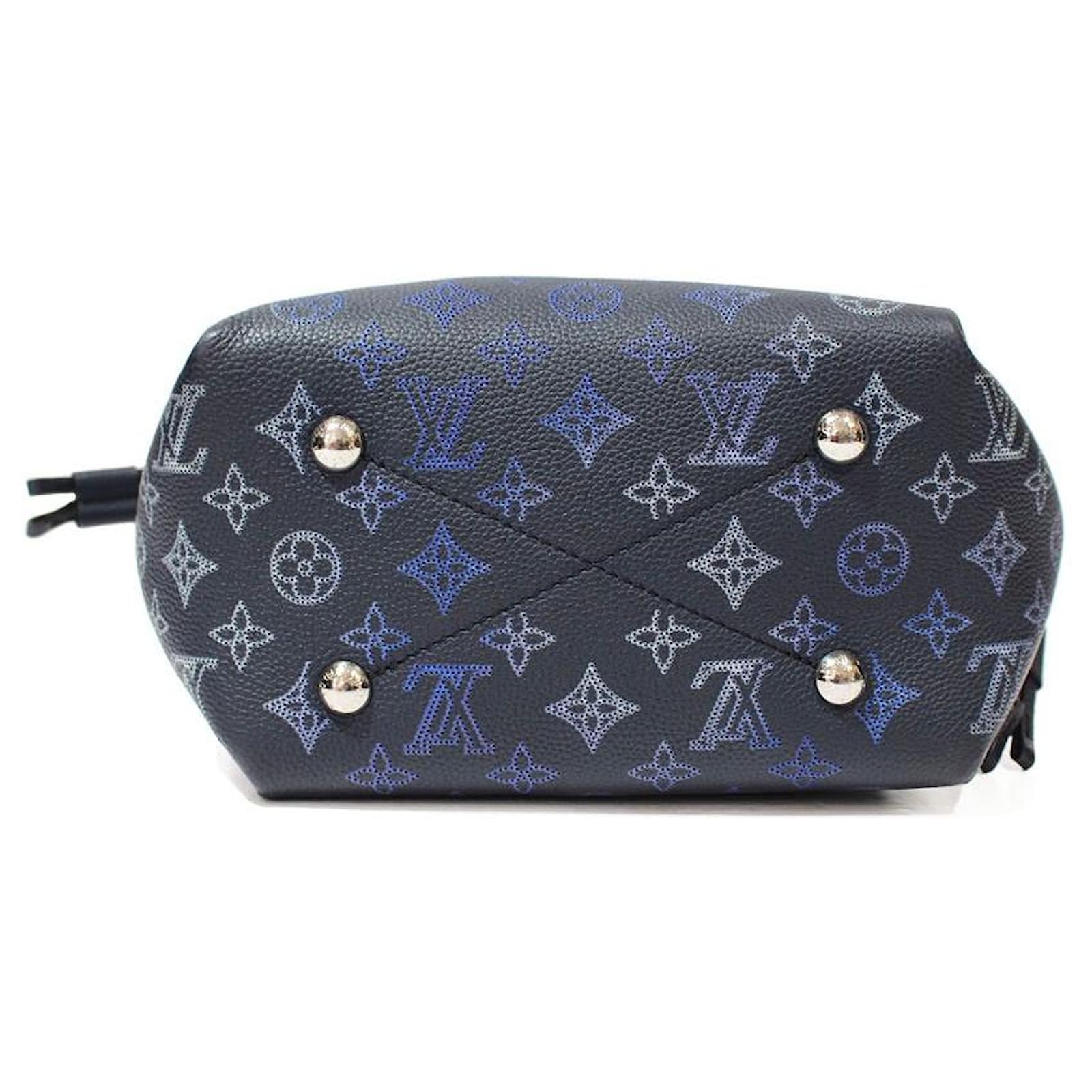 Louis Vuitton Handbags Navy blue Leather ref.935928 - Joli Closet