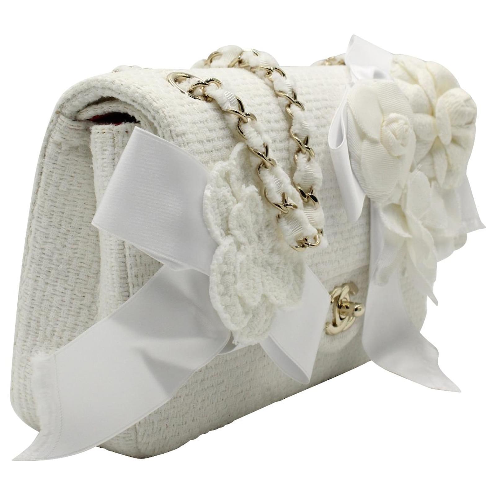 Chanel Camellia Embellished Classic Flap Medium Bag in White Tweed Wool  ref.935998 - Joli Closet